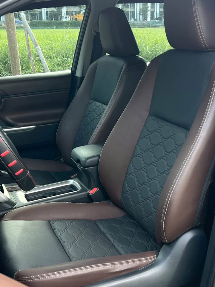 Bán Toyota Innova Cross 2.0 CVT sản xuất năm 2025, màu đồng, nhập khẩu, giá 785tr