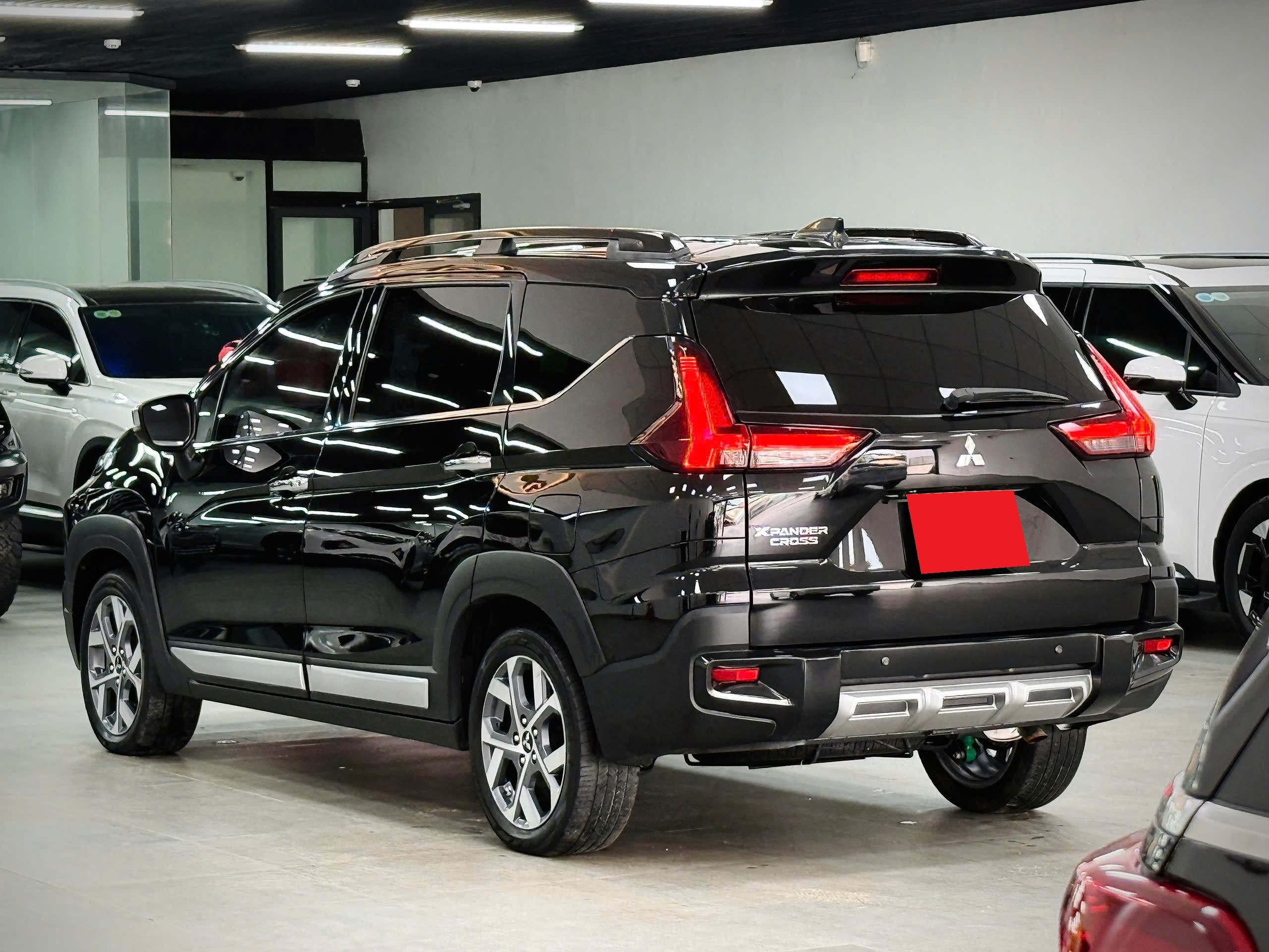 Bán ô tô Mitsubishi Xpander Cross 1.5 AT năm sản xuất 2024, màu đen, nhập khẩu nguyên chiếc, giá 529tr