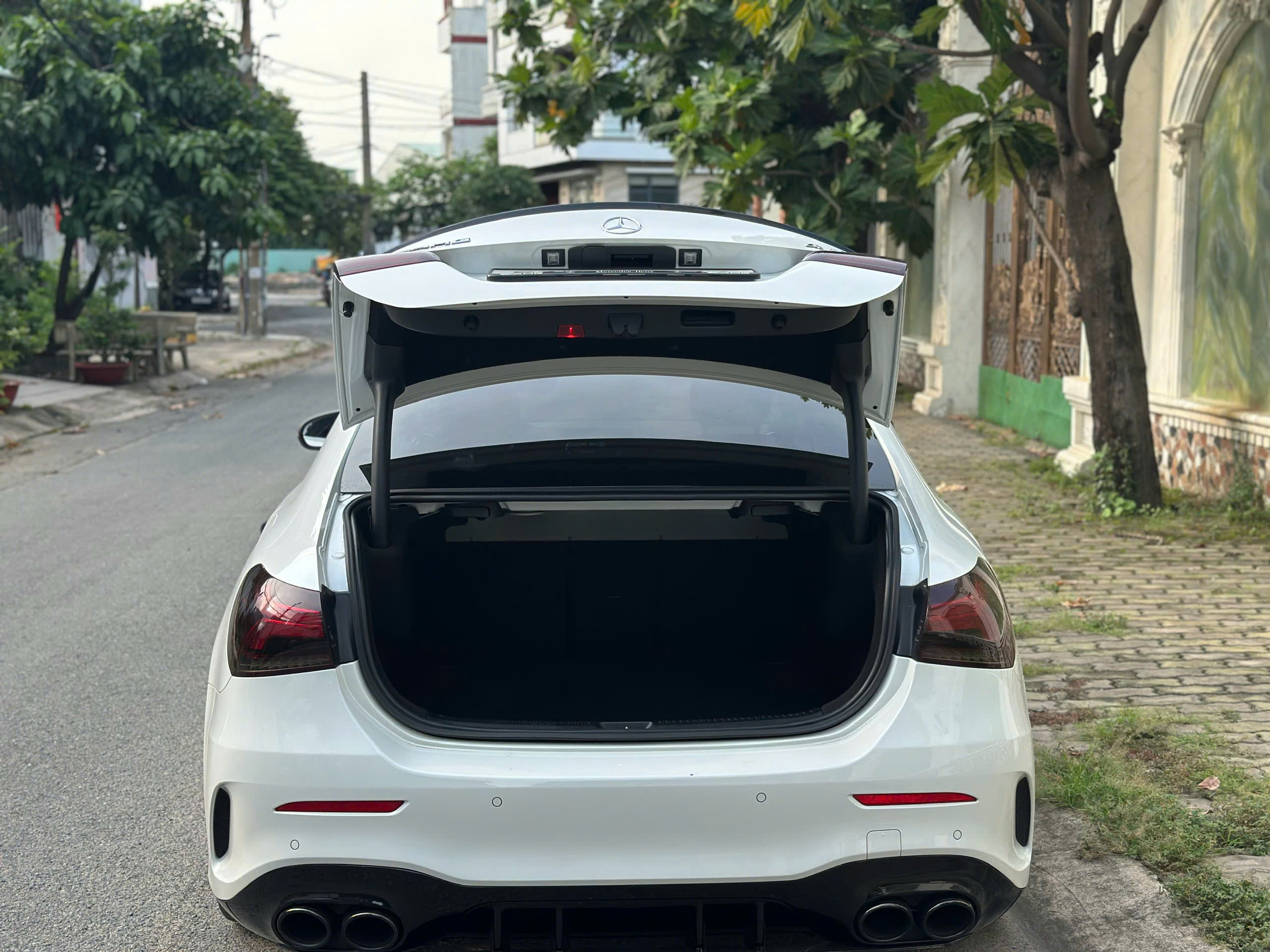 Bán xe Mercedes-Benz A class A35 AMG 4Matic sản xuất 2020, màu trắng, nhập khẩu, 1.099tỉ