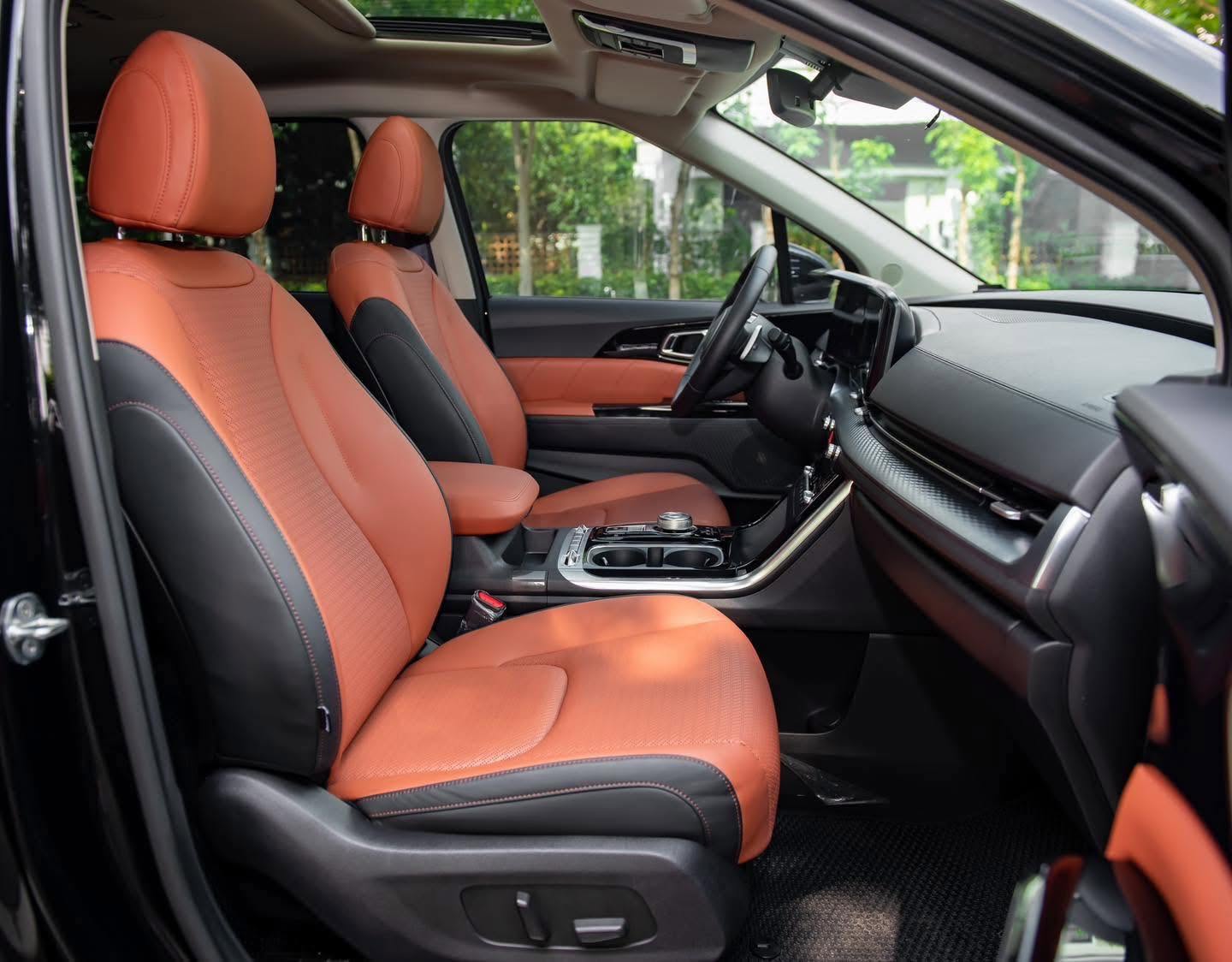 Bán xe Kia Carnival Signature 2.2D Full dầu sản xuất 2024, màu đen