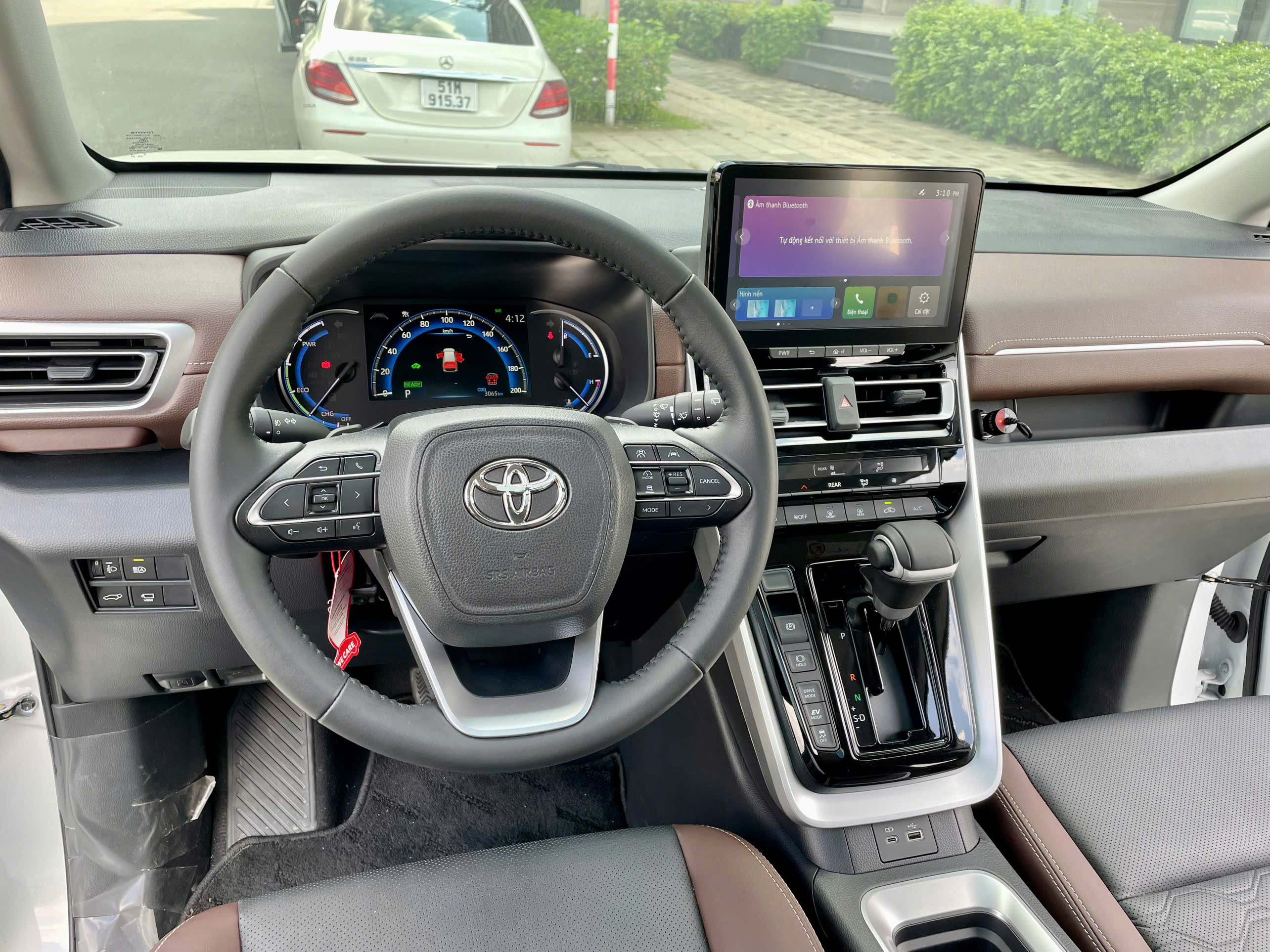 Bán xe Toyota Innova Cross HEV 2.0 CVT sản xuất năm 2026, màu trắng, xe nhập