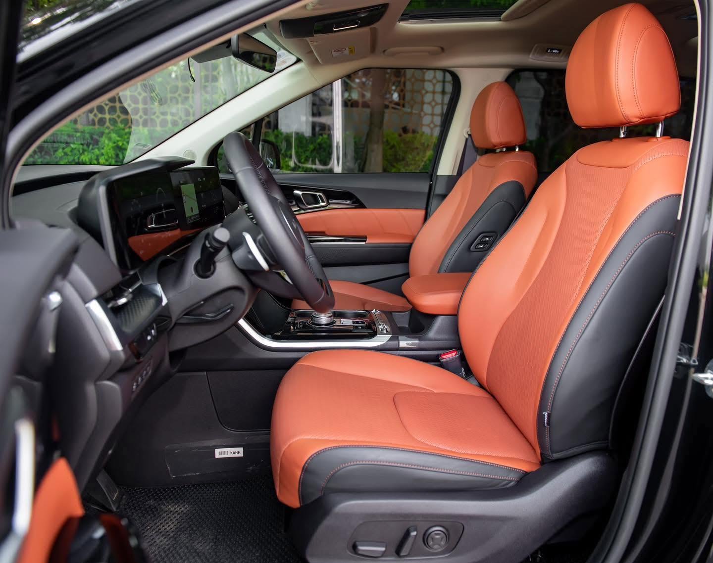Bán xe Kia Carnival Signature 2.2D Full dầu sản xuất 2024, màu đen