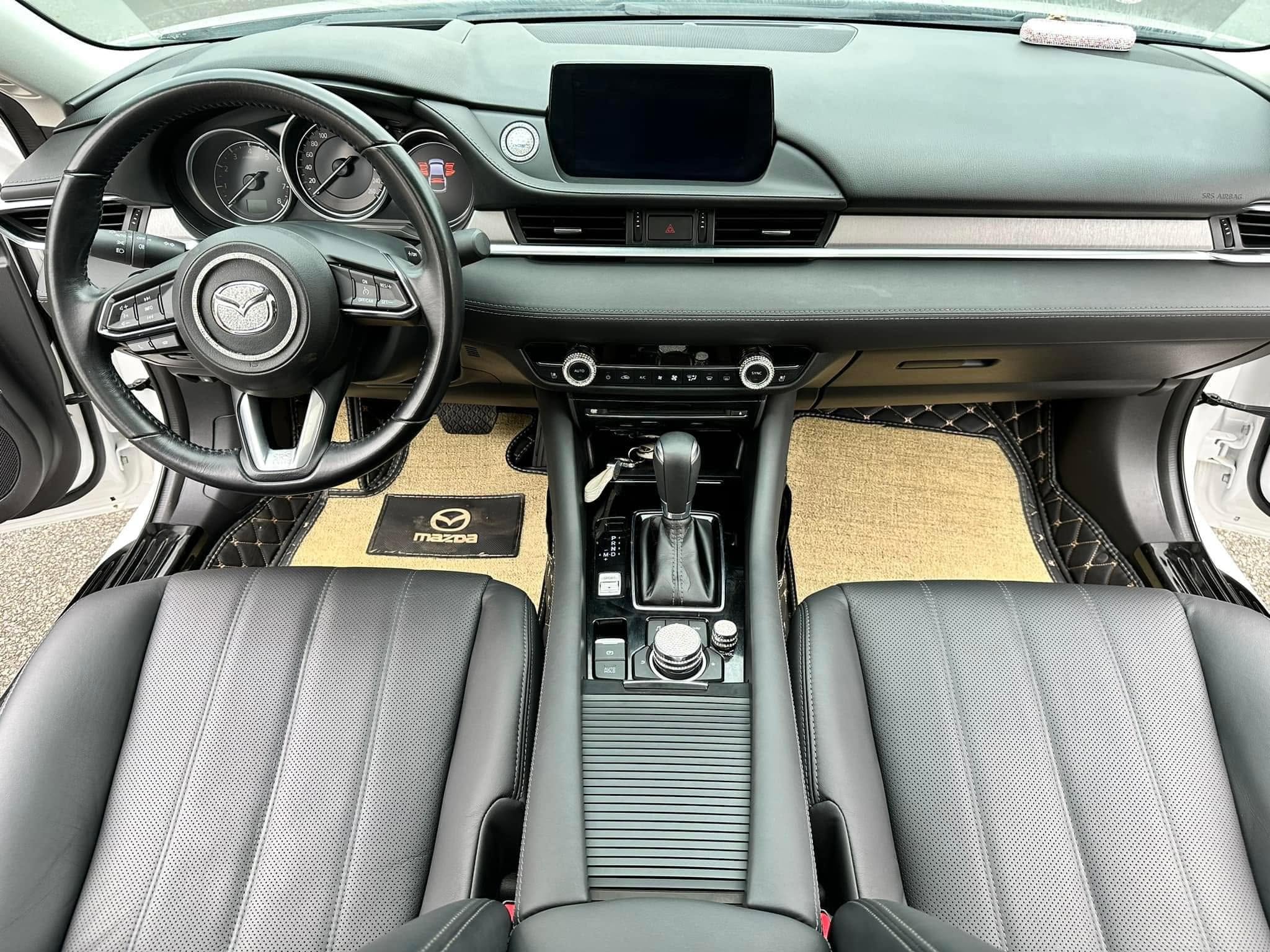 Bán xe Mazda Mazda 6 Premium 2.0 AT năm sản xuất 2024, màu trắng