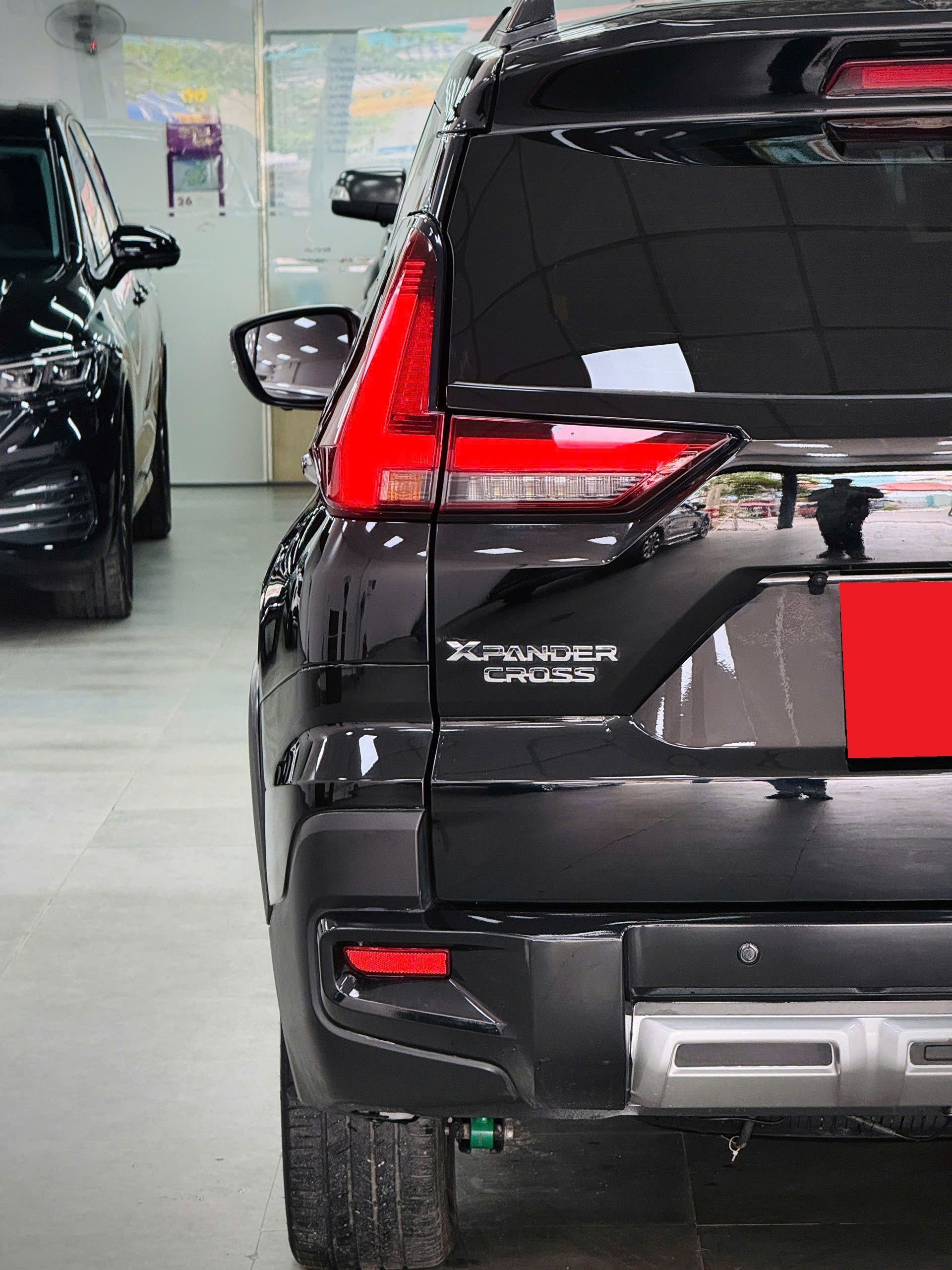 Bán ô tô Mitsubishi Xpander Cross 1.5 AT năm sản xuất 2024, màu đen, nhập khẩu nguyên chiếc, giá 529tr