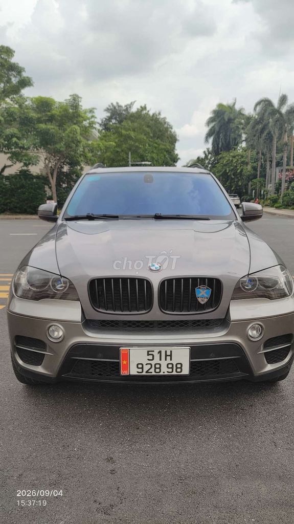 BMW X5 2011 LCI màu xám, xe chính chủ sử dụng kỹ, đã lên nhiều option giá trị.
