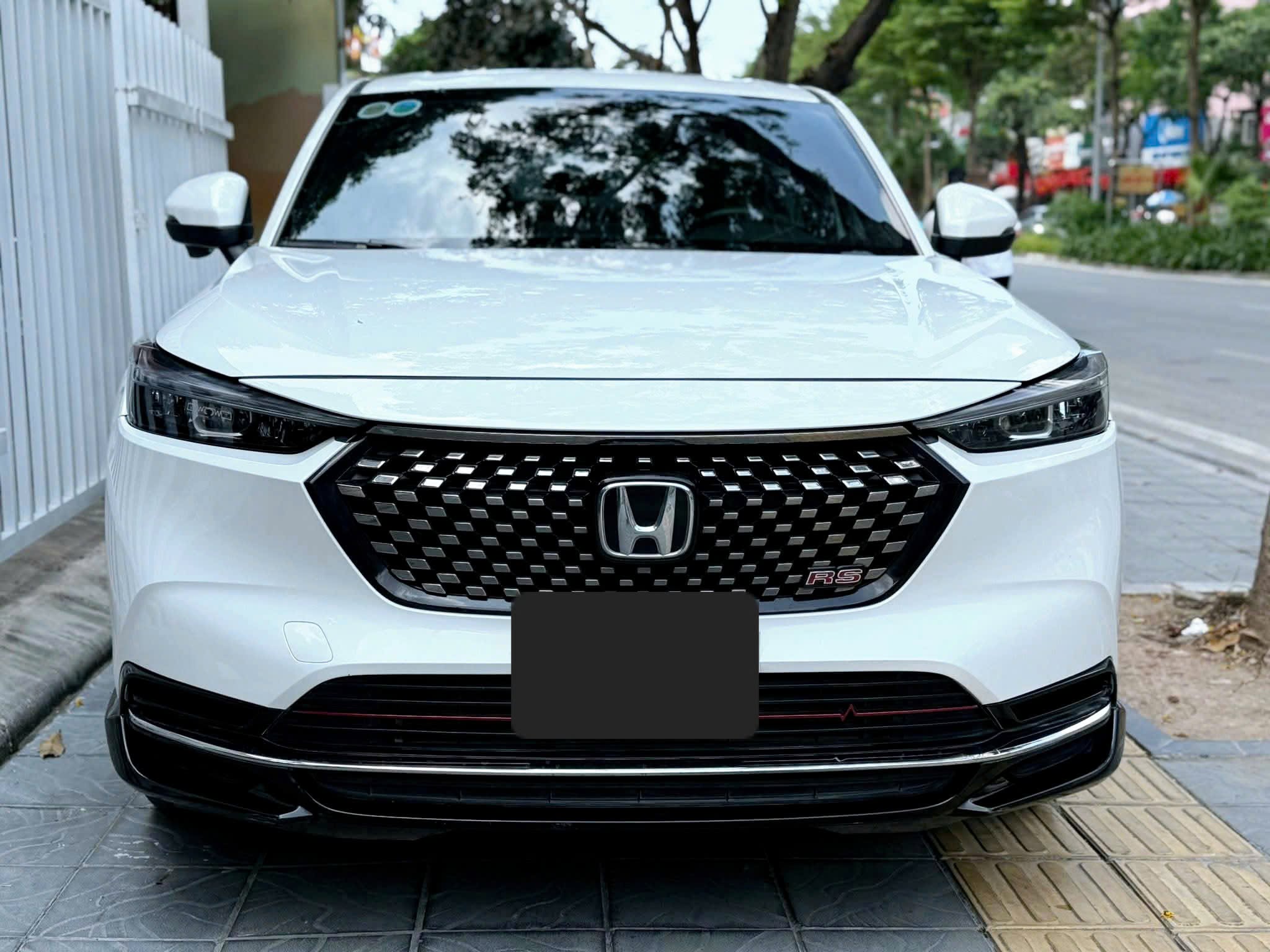 Bán Honda HR-V RS sản xuất năm 2023, màu trắng, xe nhập