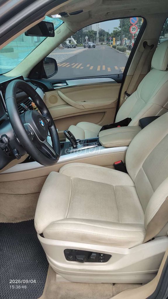 BMW X5 2011 LCI màu xám, xe chính chủ sử dụng kỹ, đã lên nhiều option giá trị.