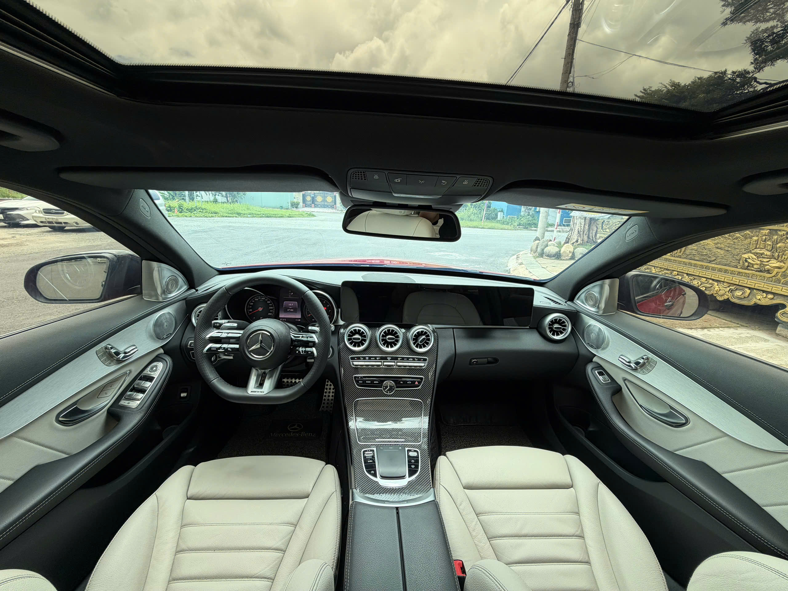 Bán Mercedes-Benz C300 AMG năm 2018, màu xanh Wrap Đỏ