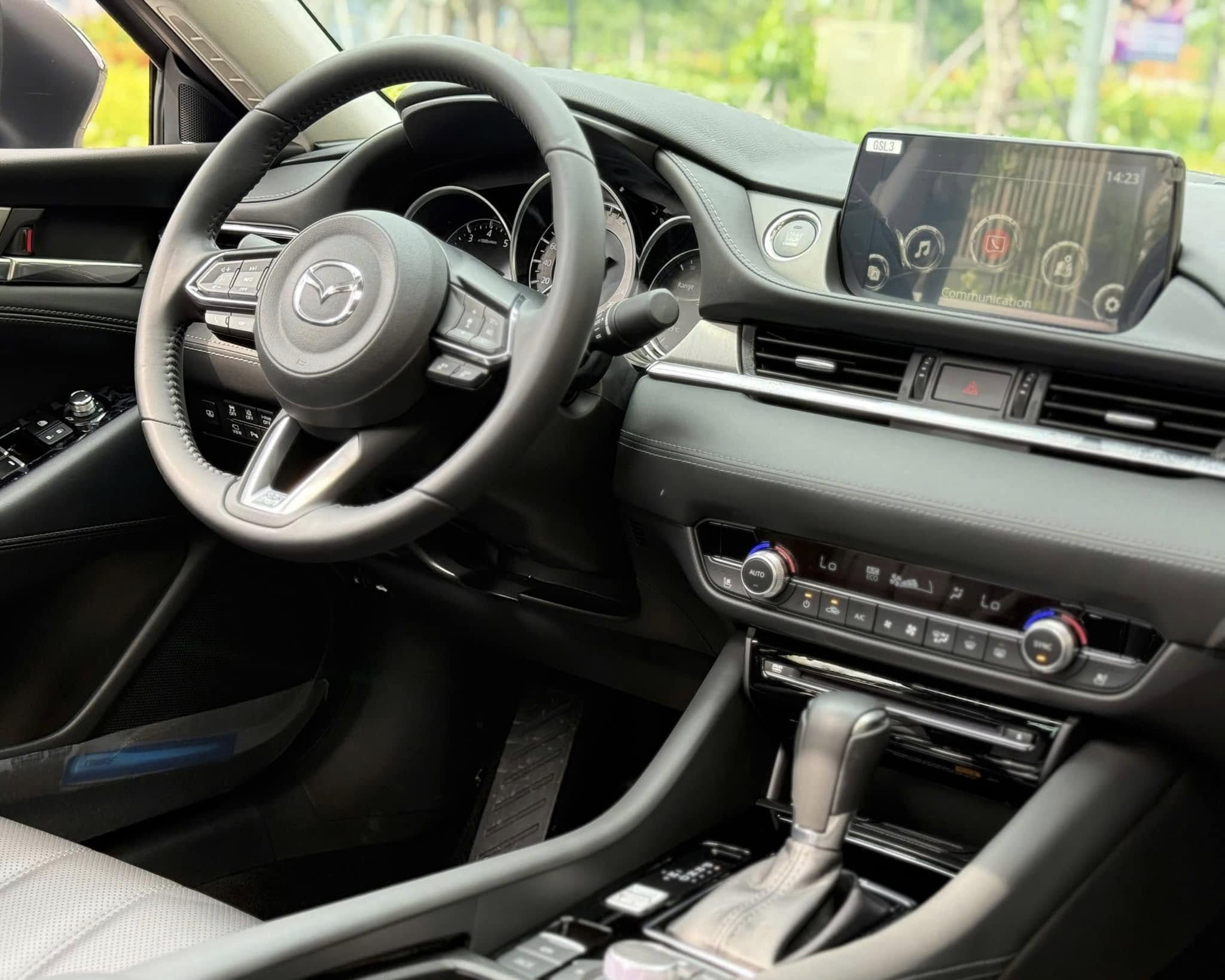 Bán Mazda Mazda 6 Premium 2.0 AT TCCC năm sản xuất 2023, màu xanh, 650tr