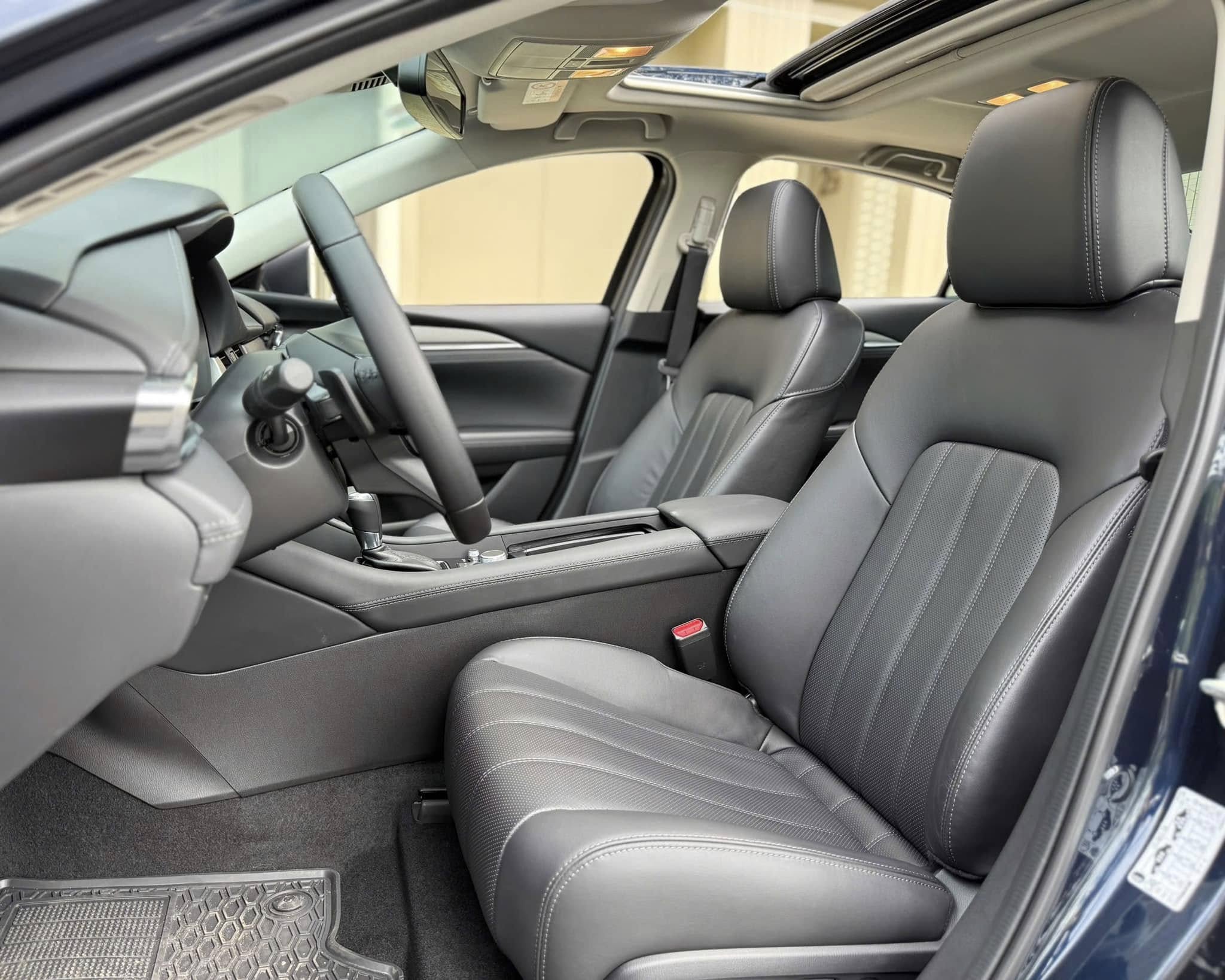 Bán Mazda Mazda 6 Premium 2.0 AT TCCC năm sản xuất 2023, màu xanh, 650tr