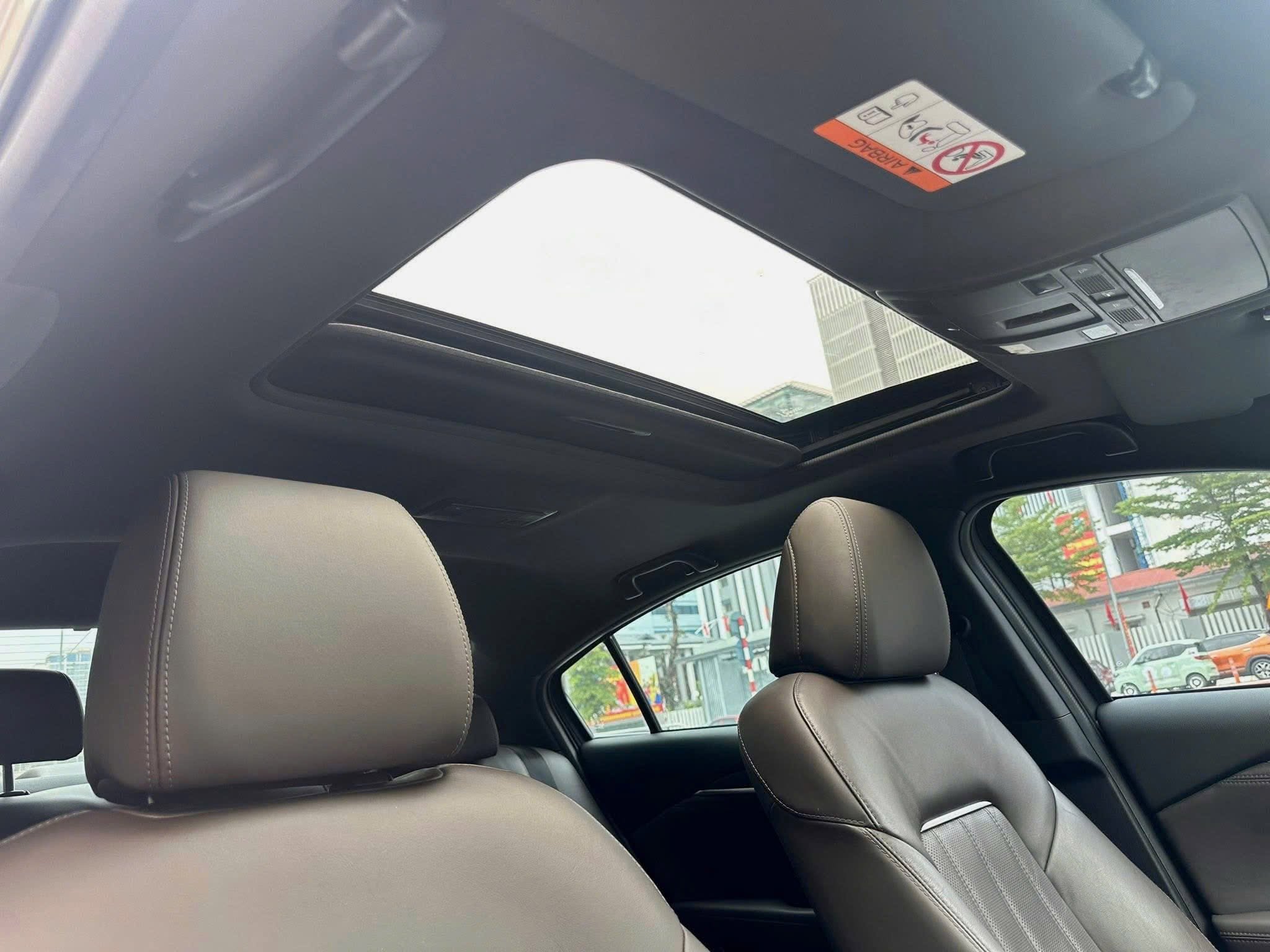 Bán Mazda Mazda 6 Signature Premium 2.5 AT năm sản xuất 2024, màu trắng, giá chỉ 719 triệu