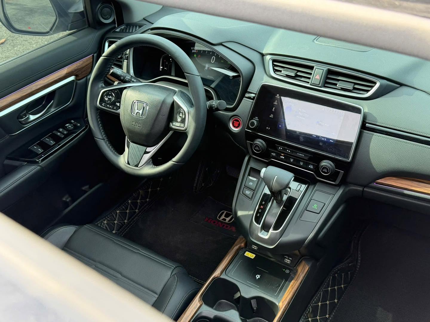 Bán Honda CR V L sản xuất năm 2023, màu trắng, giá chỉ 879 triệu