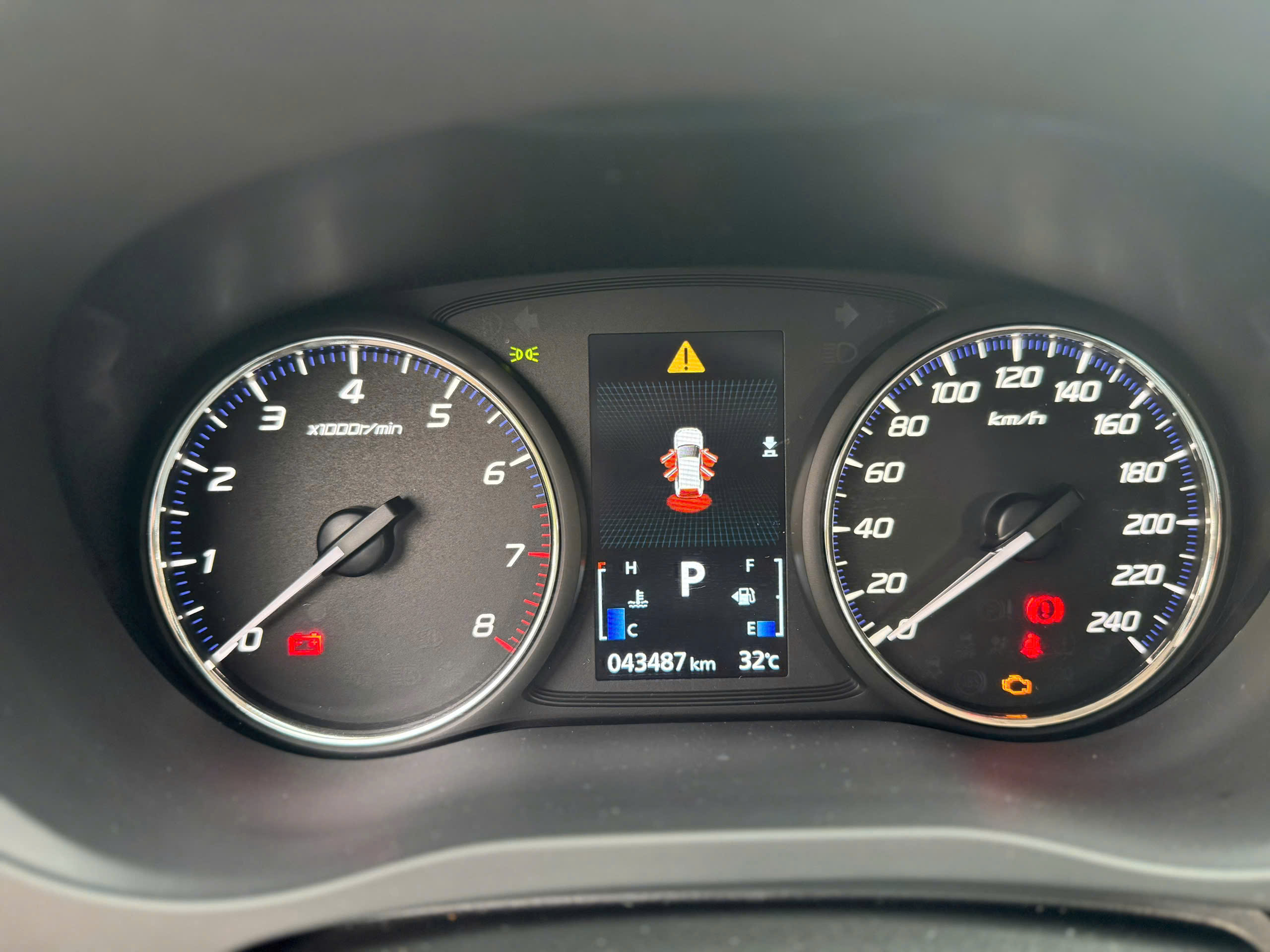 Bán Mitsubishi Outlander 2.0 CVT năm 2024, màu xám (ghi), giá chỉ 639 triệu
