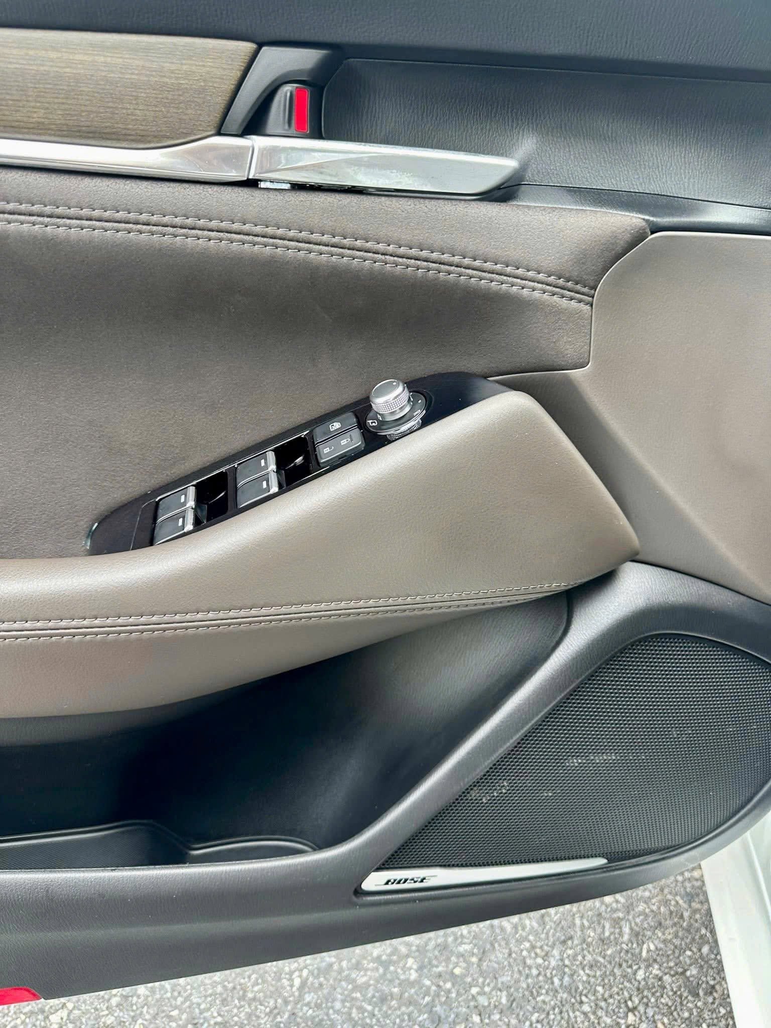 Bán Mazda Mazda 6 Signature Premium 2.5 AT năm sản xuất 2024, màu trắng, giá chỉ 719 triệu