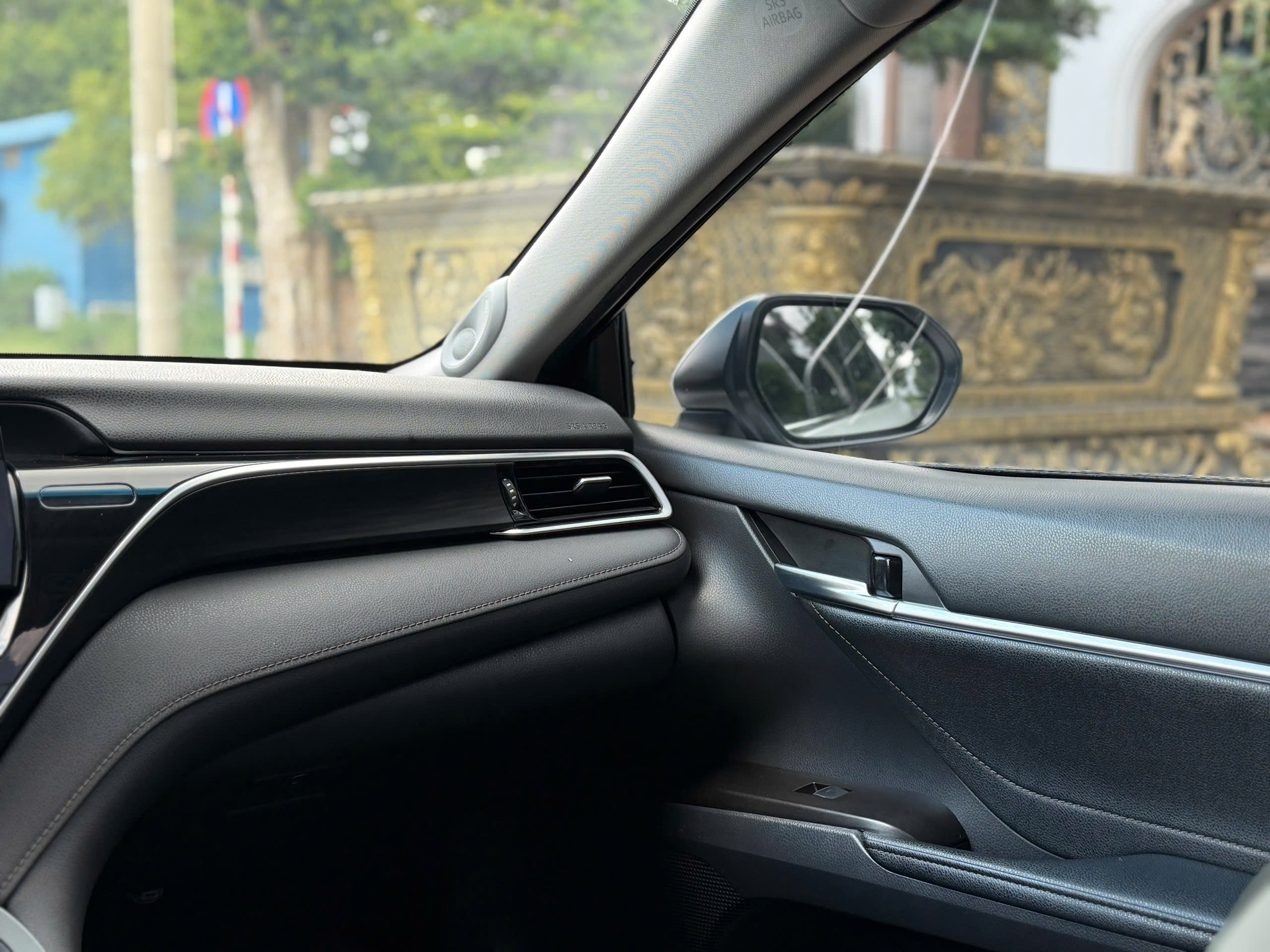 Bán Toyota Camry 2.0Q sản xuất 2023, màu trắng, nhập khẩu