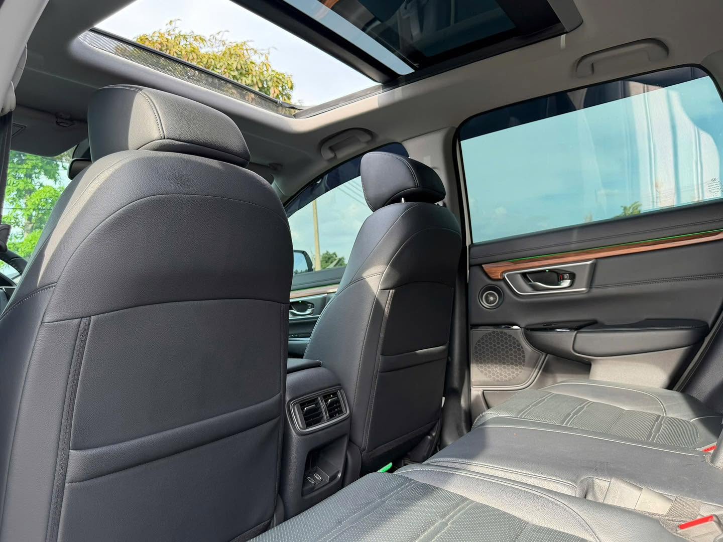 Bán Honda CR V L sản xuất năm 2023, màu trắng, giá chỉ 879 triệu