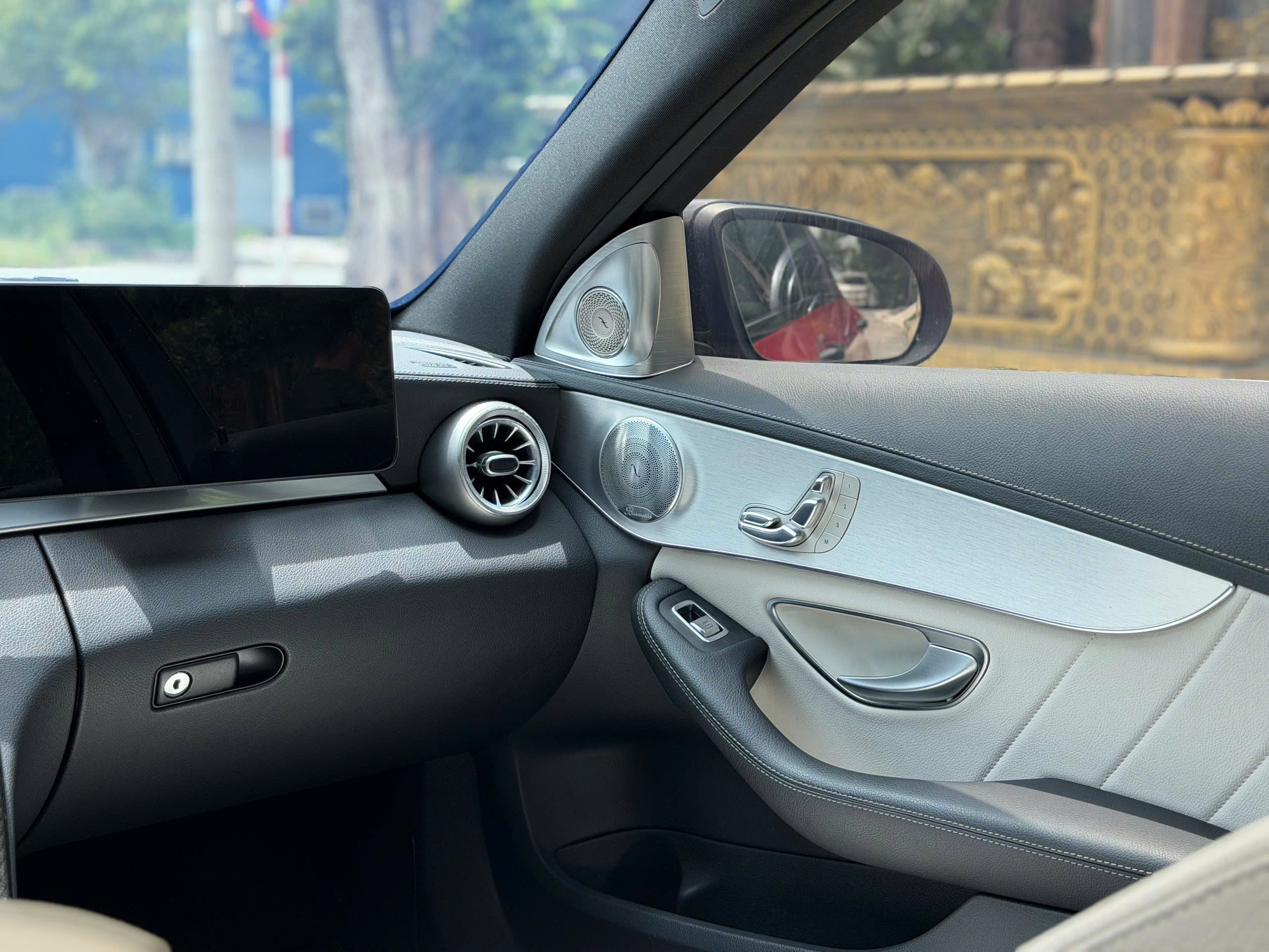 Bán Mercedes-Benz C300 AMG năm 2018, màu xanh Wrap Đỏ