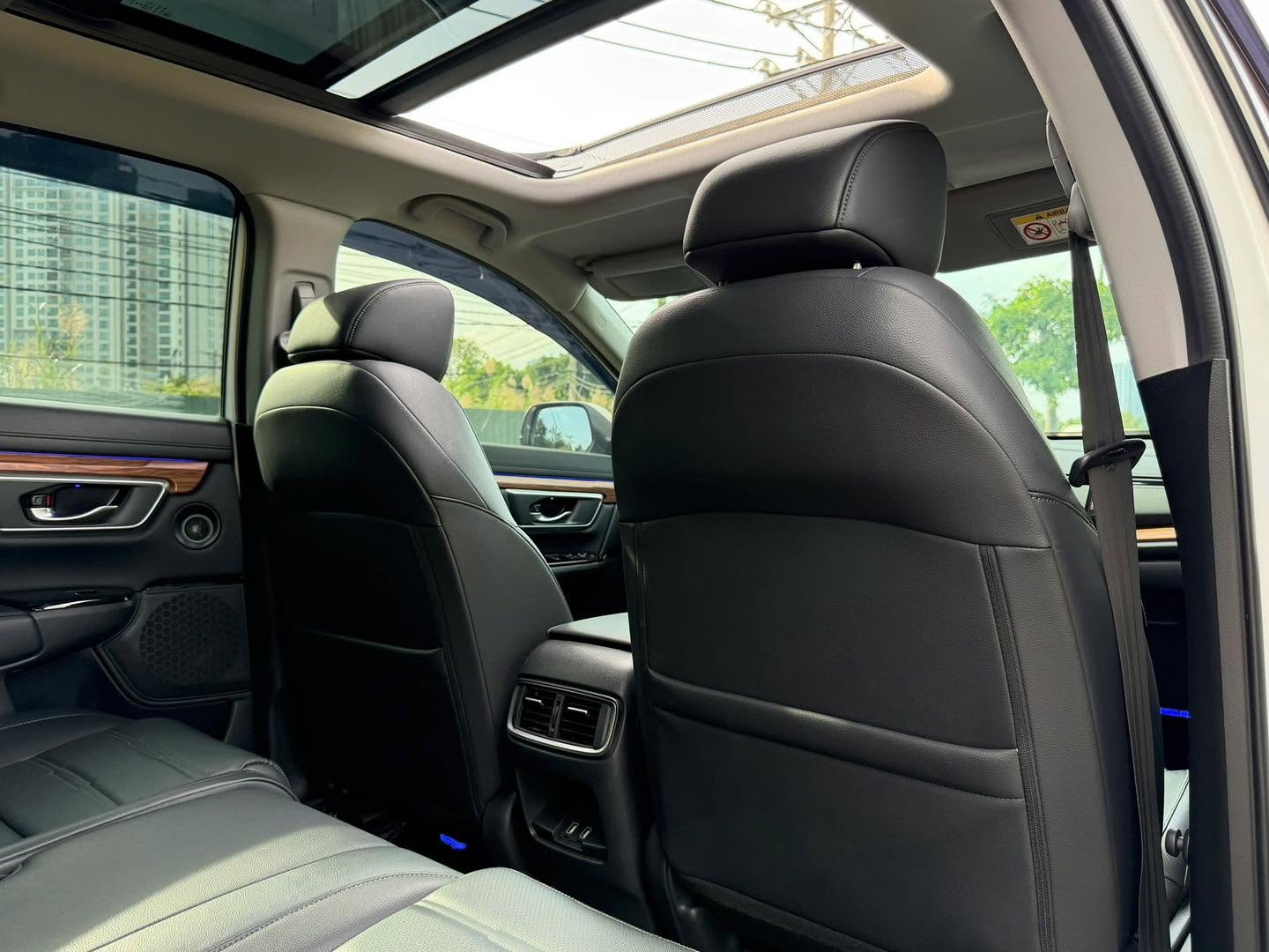 Bán Honda CR V L sản xuất năm 2023, màu trắng, giá chỉ 879 triệu