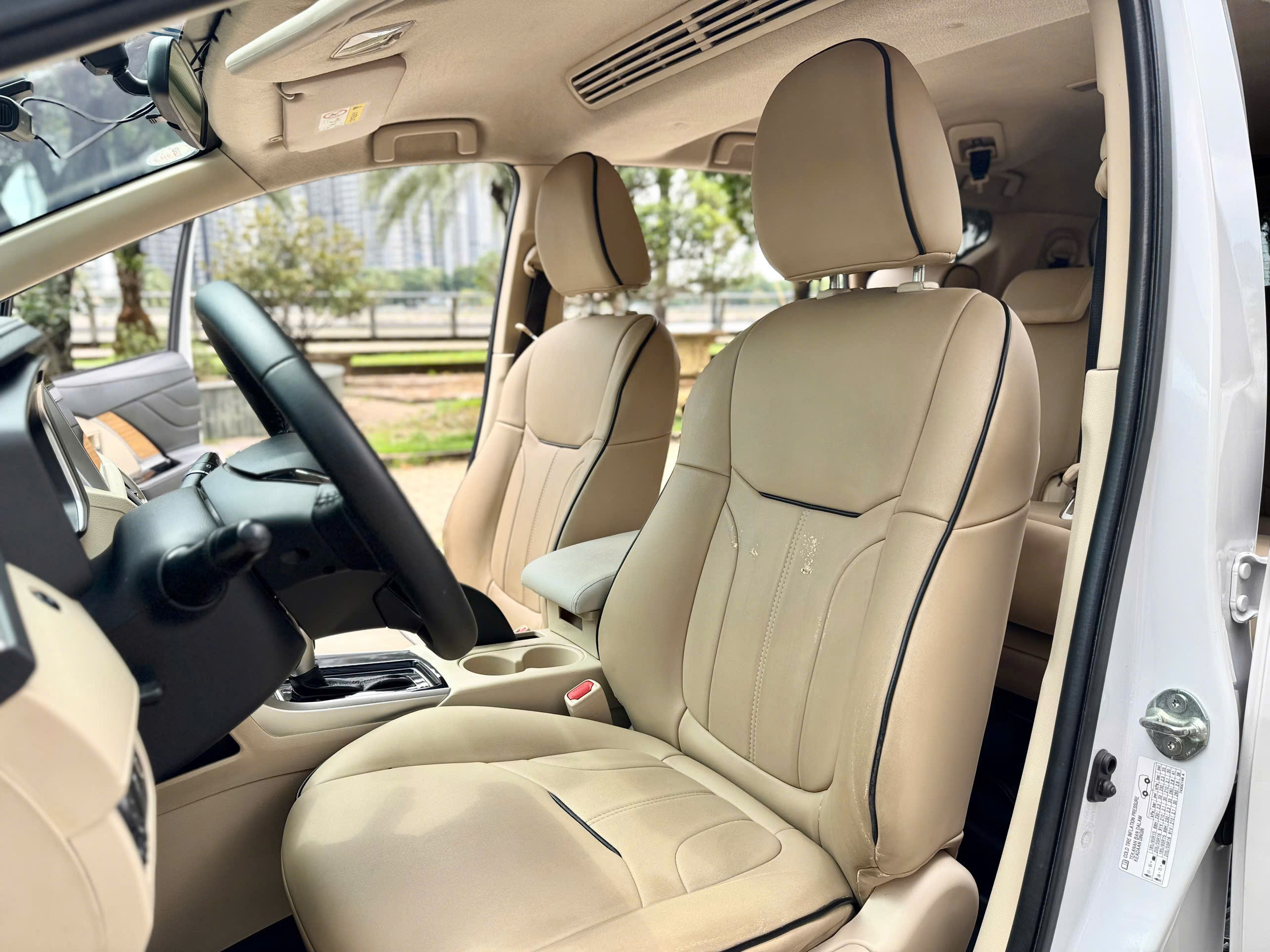Bán xe Mitsubishi Xpander 1.5 AT sản xuất năm 2020, màu trắng, xe nhập, 370 triệu
