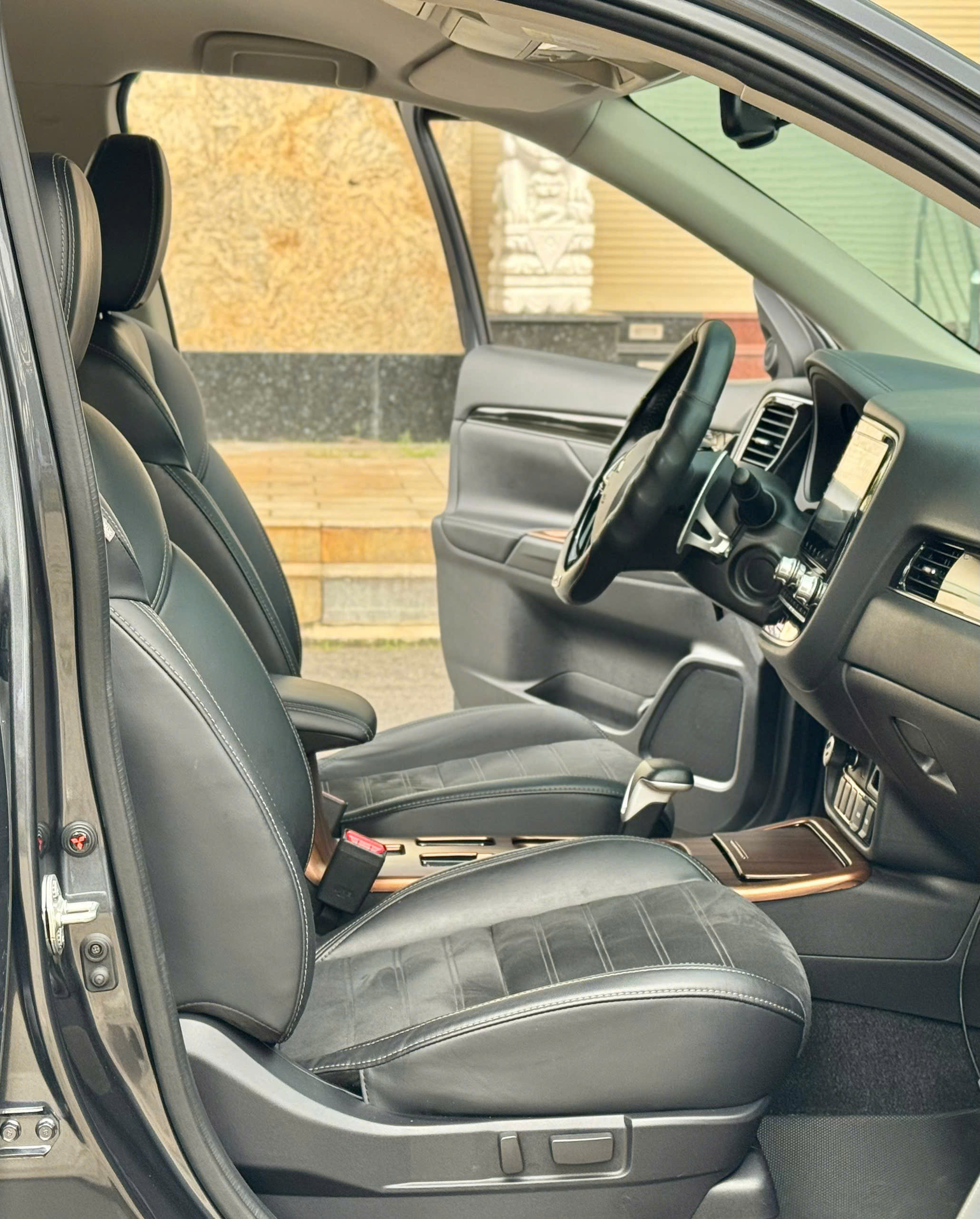 Bán Mitsubishi Outlander 2.0 CVT năm 2024, màu xám (ghi), giá chỉ 639 triệu
