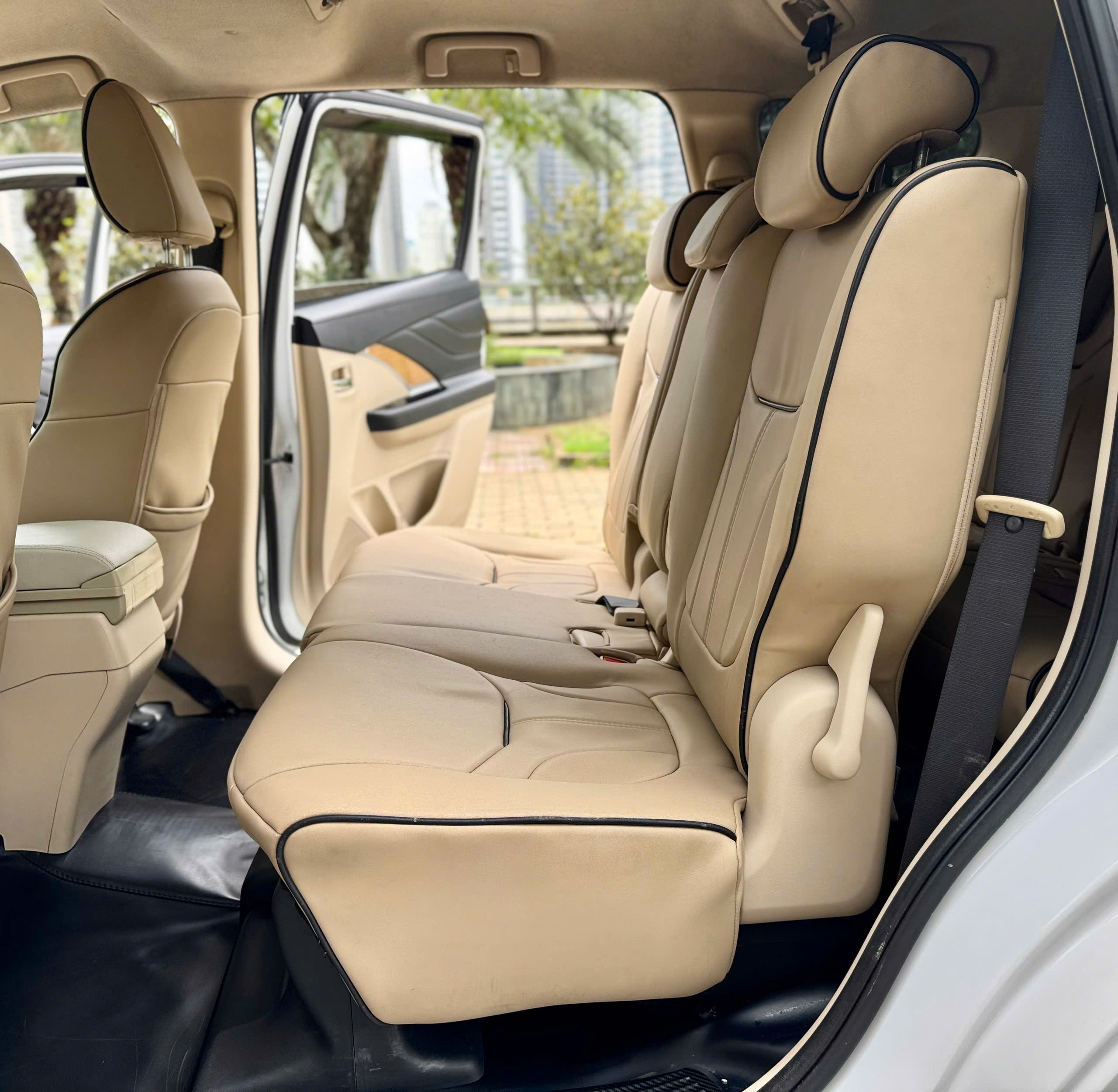 Bán xe Mitsubishi Xpander 1.5 AT sản xuất năm 2020, màu trắng, xe nhập, 370 triệu