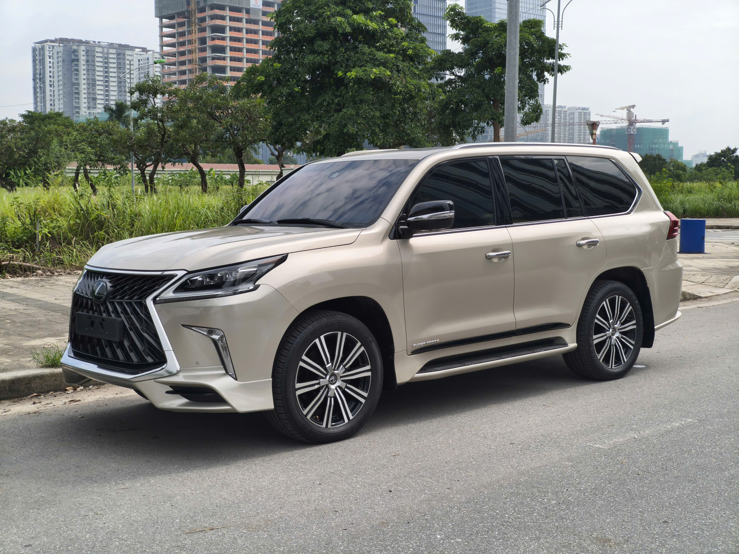 Lexus LX570 Super Sports Trung Đông 2018