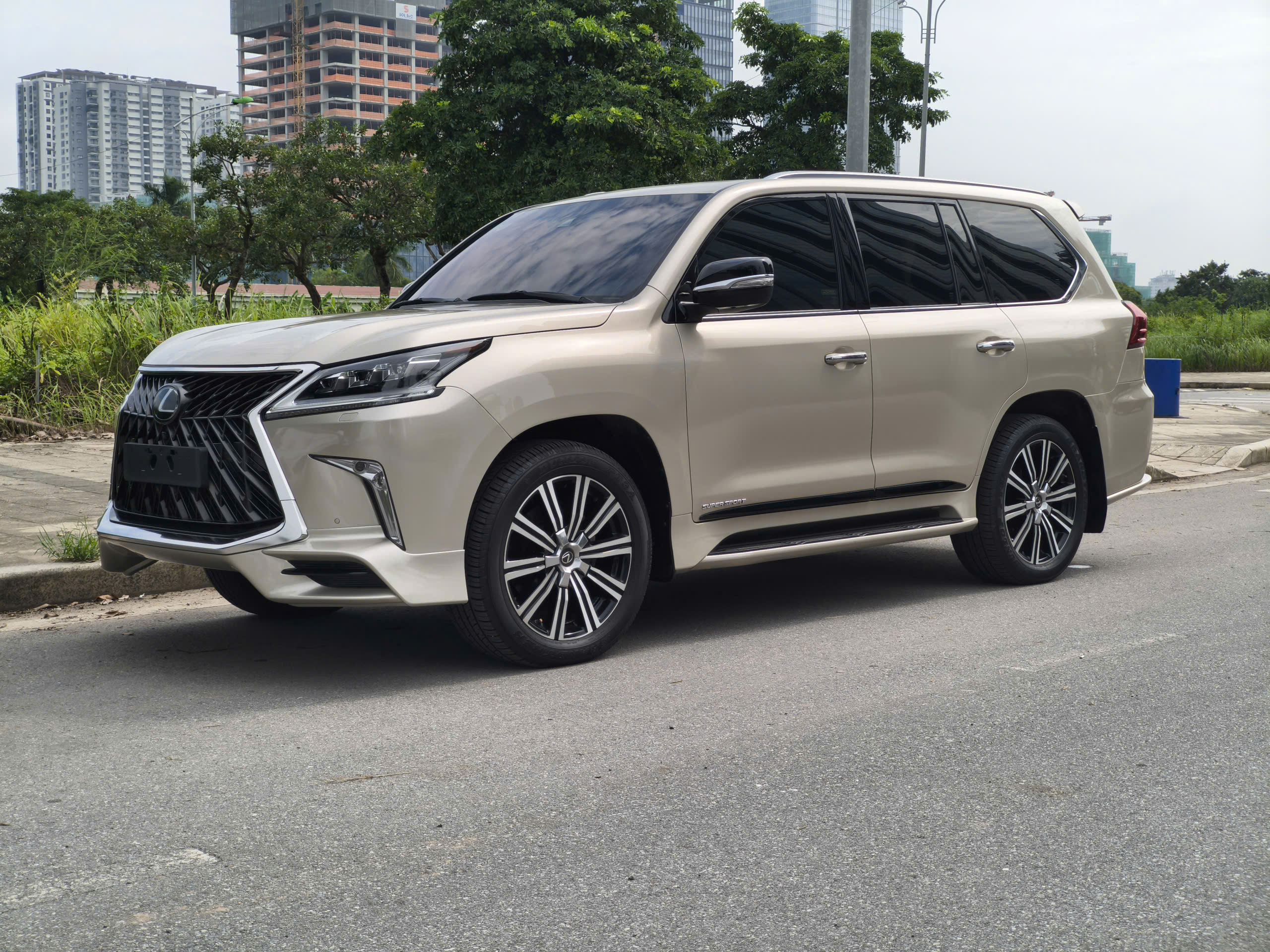 Lexus LX570 Super Sports Trung Đông 2018