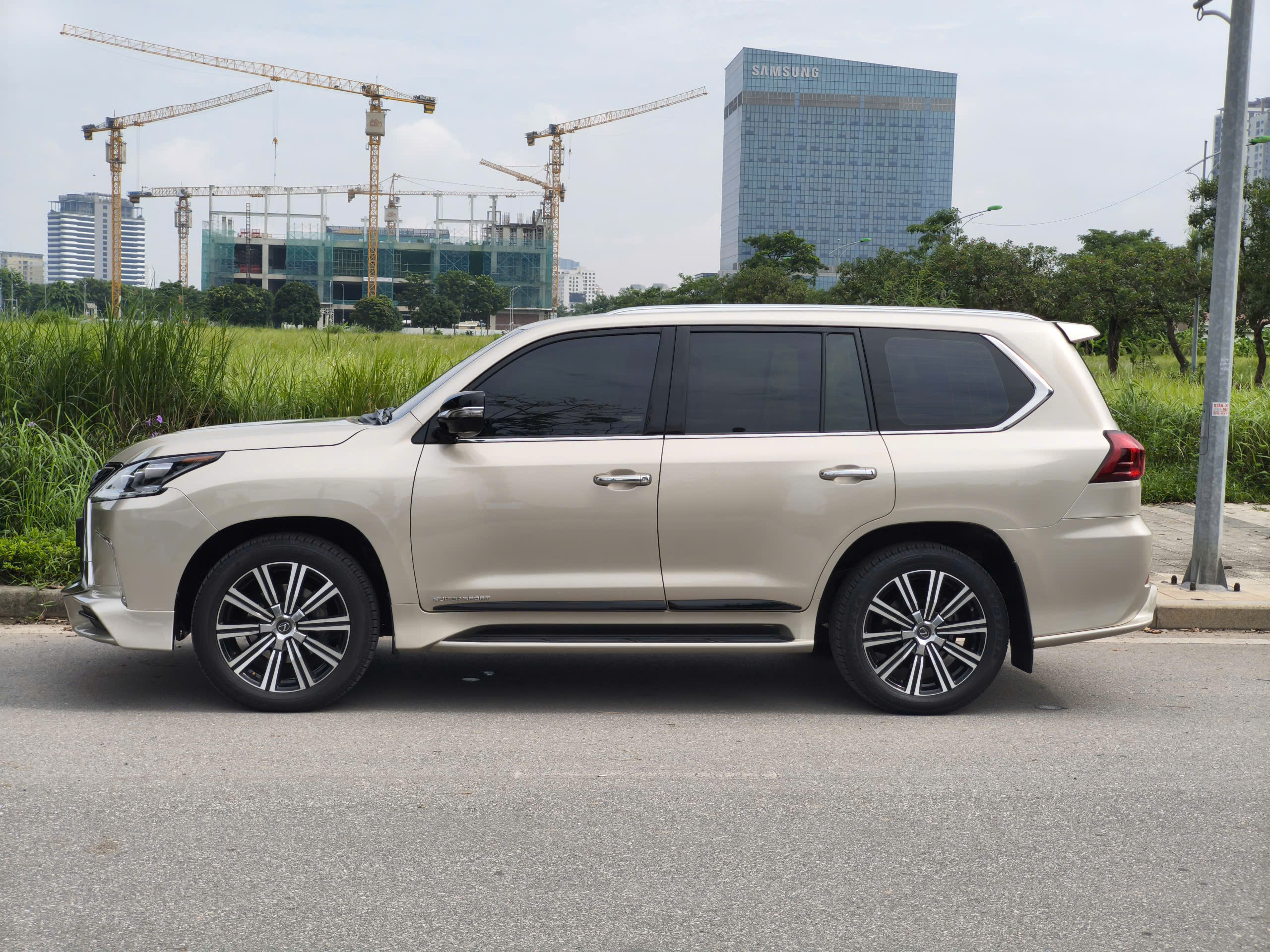 Lexus LX570 Super Sports Trung Đông 2018