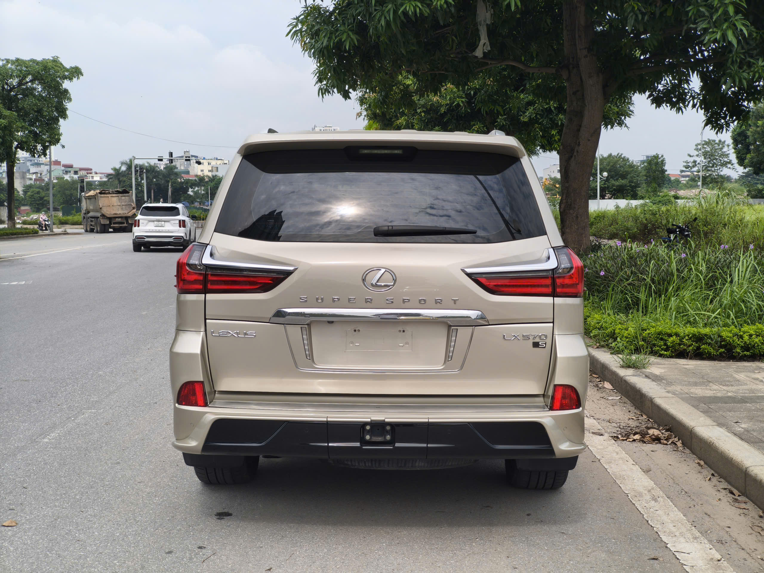 Lexus LX570 Super Sports Trung Đông 2018