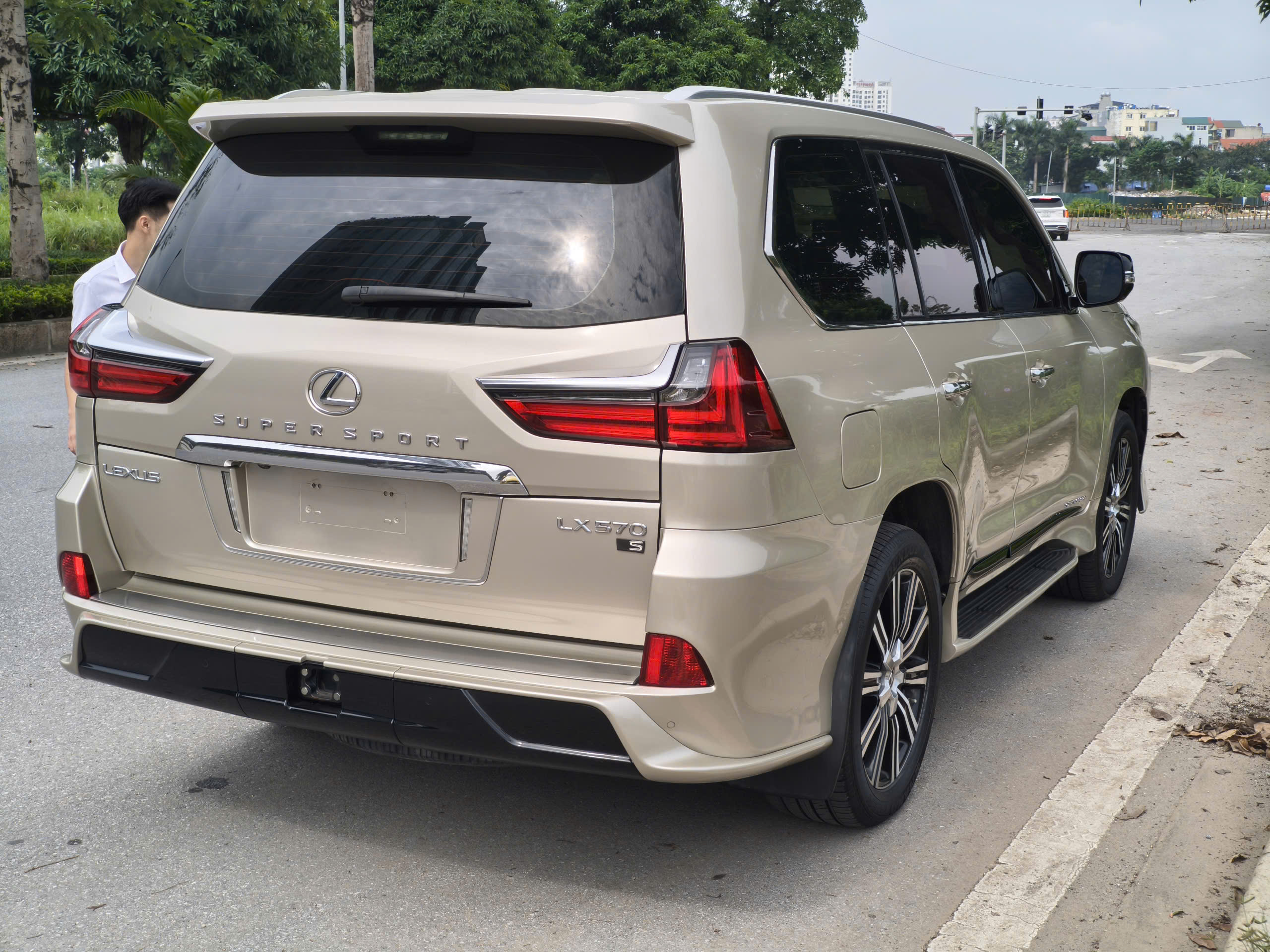 Lexus LX570 Super Sports Trung Đông 2018