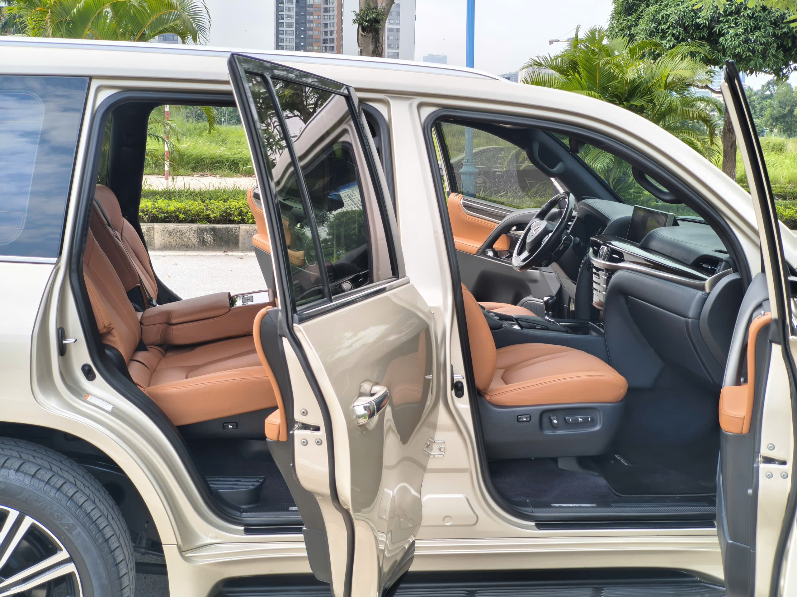 Lexus LX570 Super Sports Trung Đông 2018