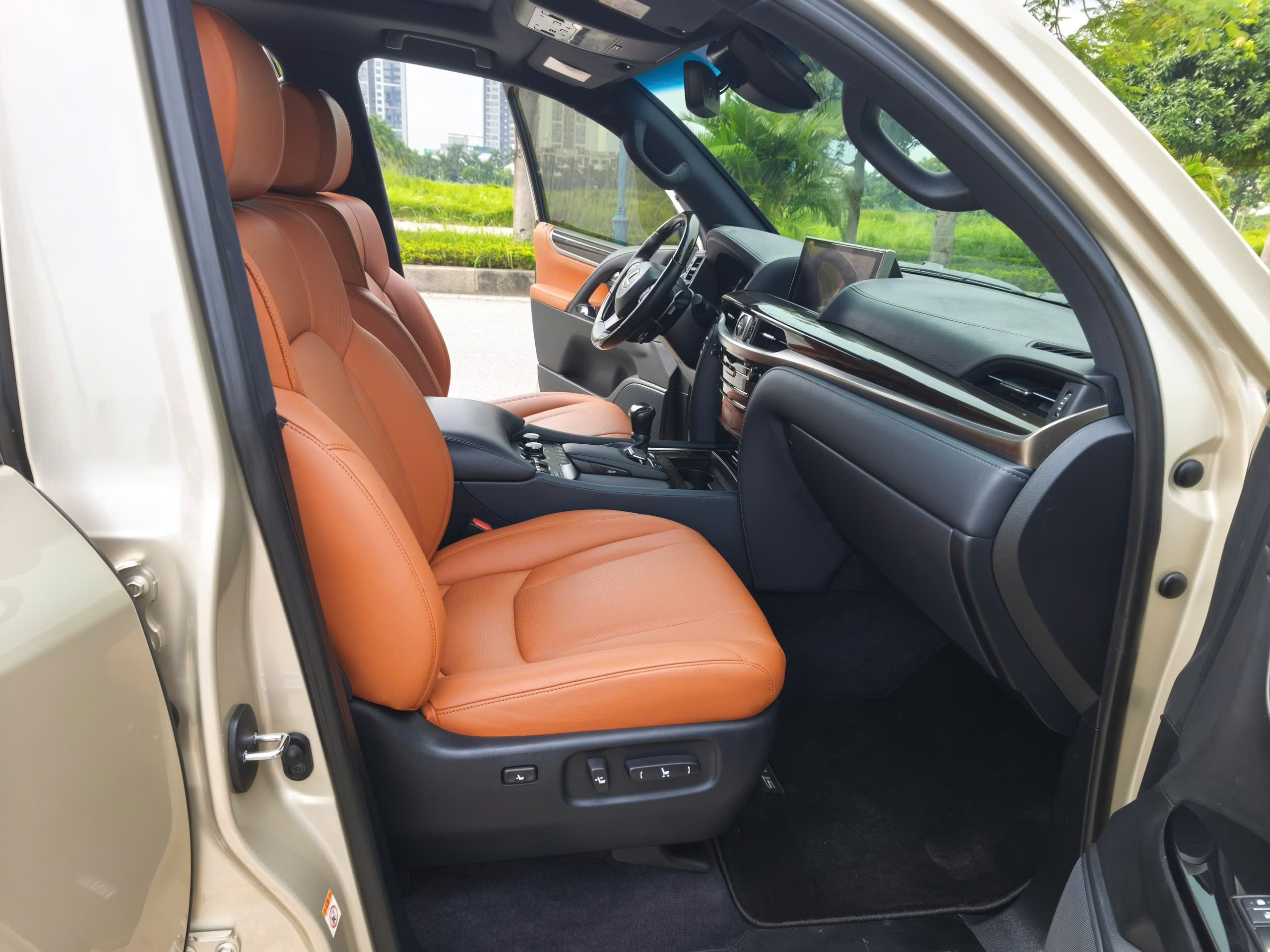 Lexus LX570 Super Sports Trung Đông 2018