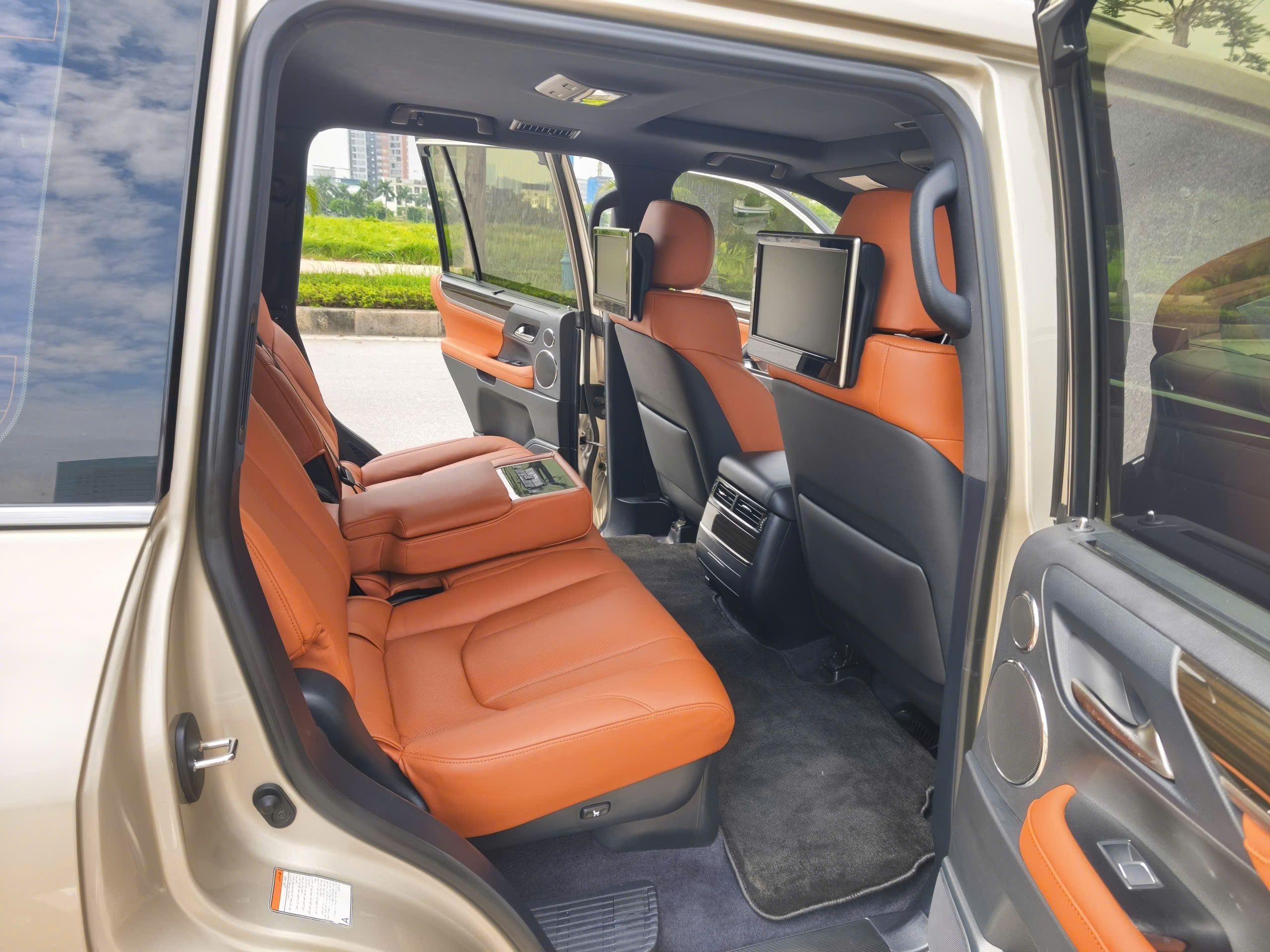 Lexus LX570 Super Sports Trung Đông 2018
