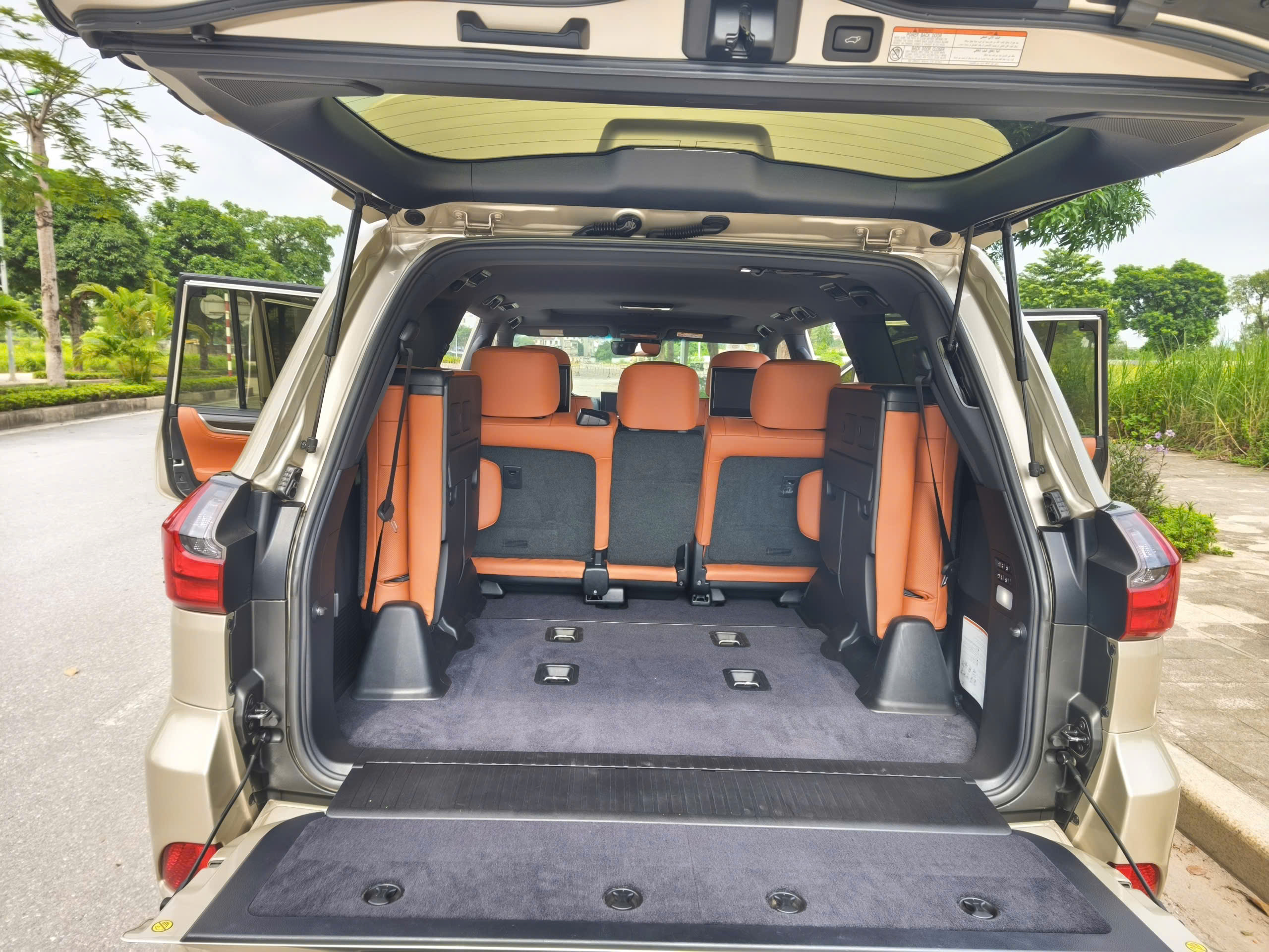 Lexus LX570 Super Sports Trung Đông 2018
