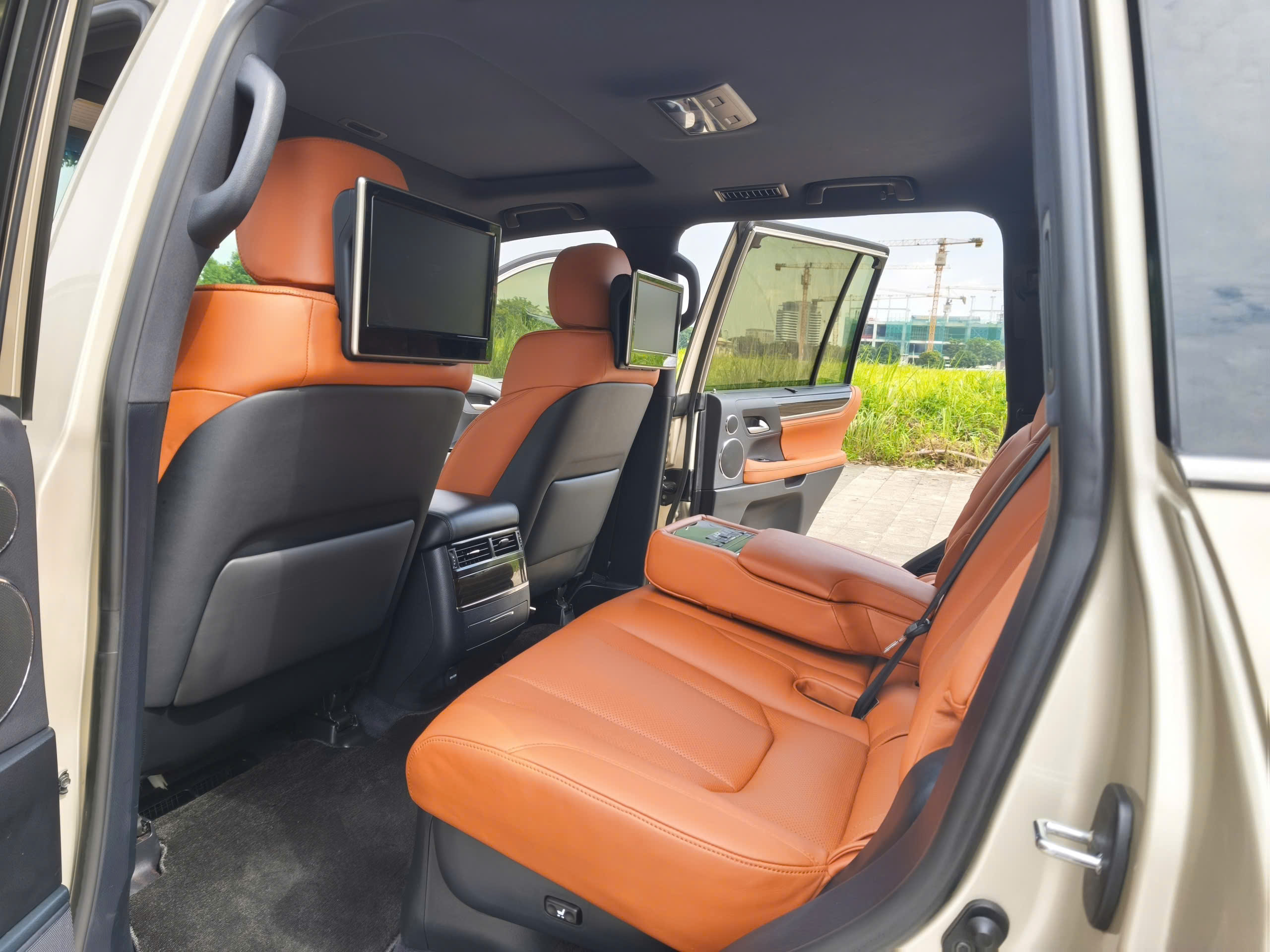 Lexus LX570 Super Sports Trung Đông 2018