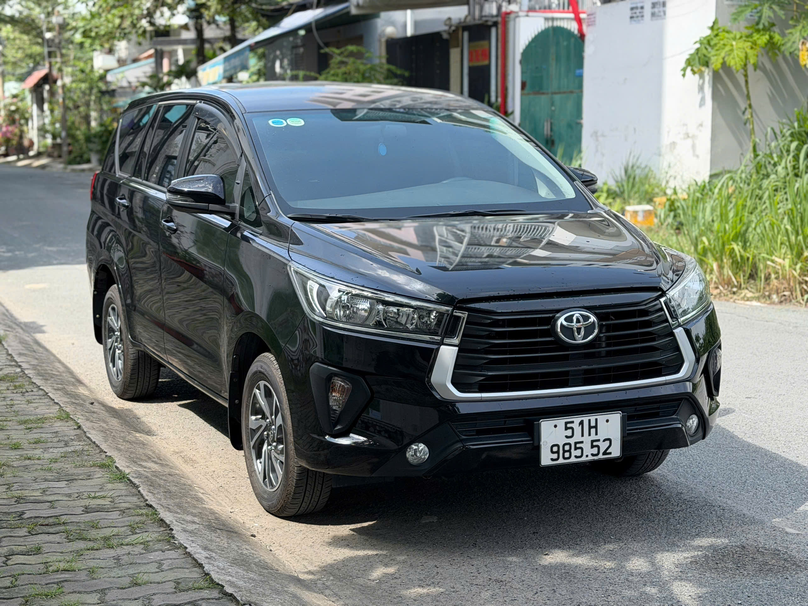 Bán Toyota Innova E 2.0 MT sản xuất 2022, màu đen, 499tr