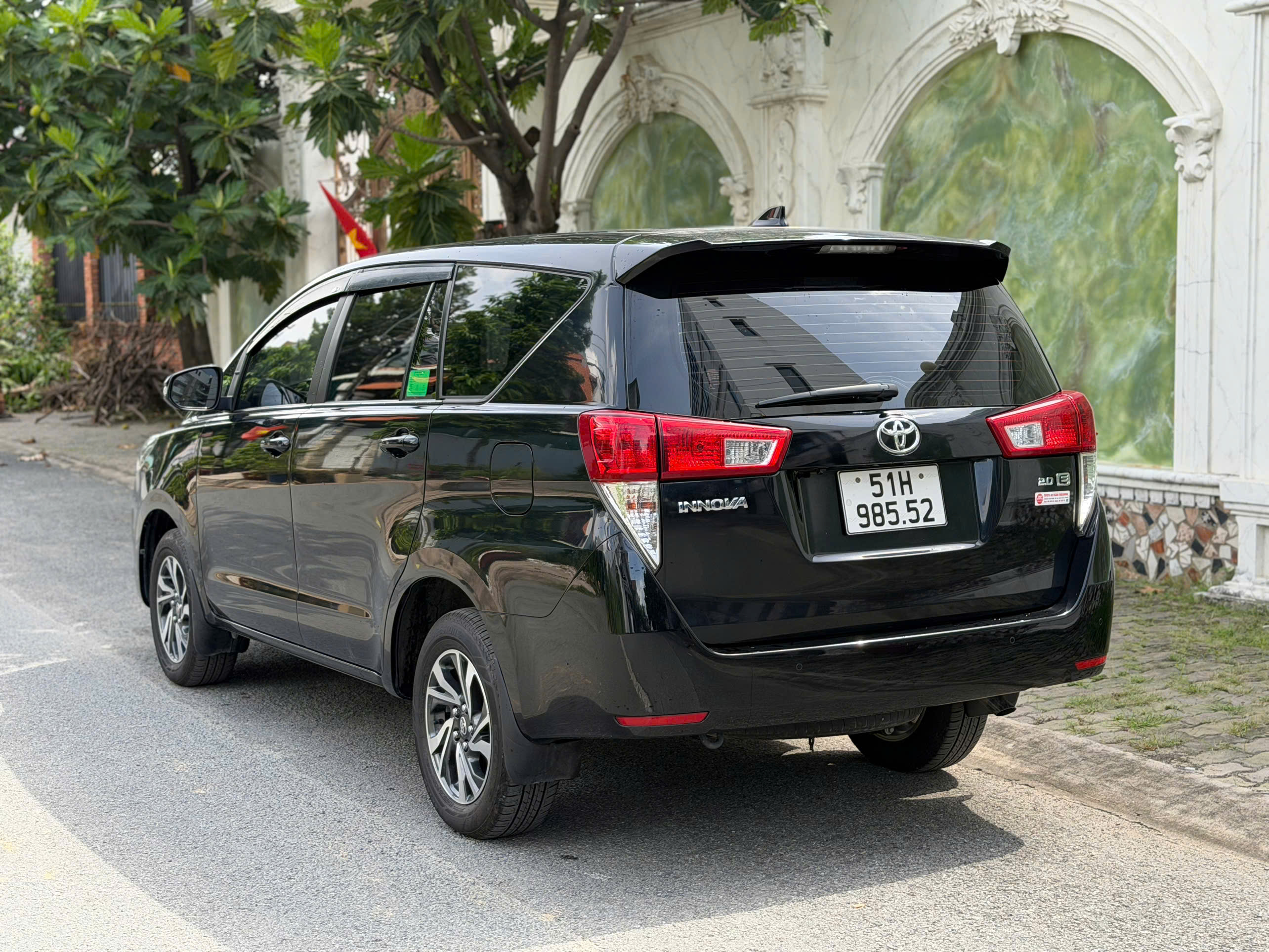 Bán Toyota Innova E 2.0 MT sản xuất 2022, màu đen, 499tr