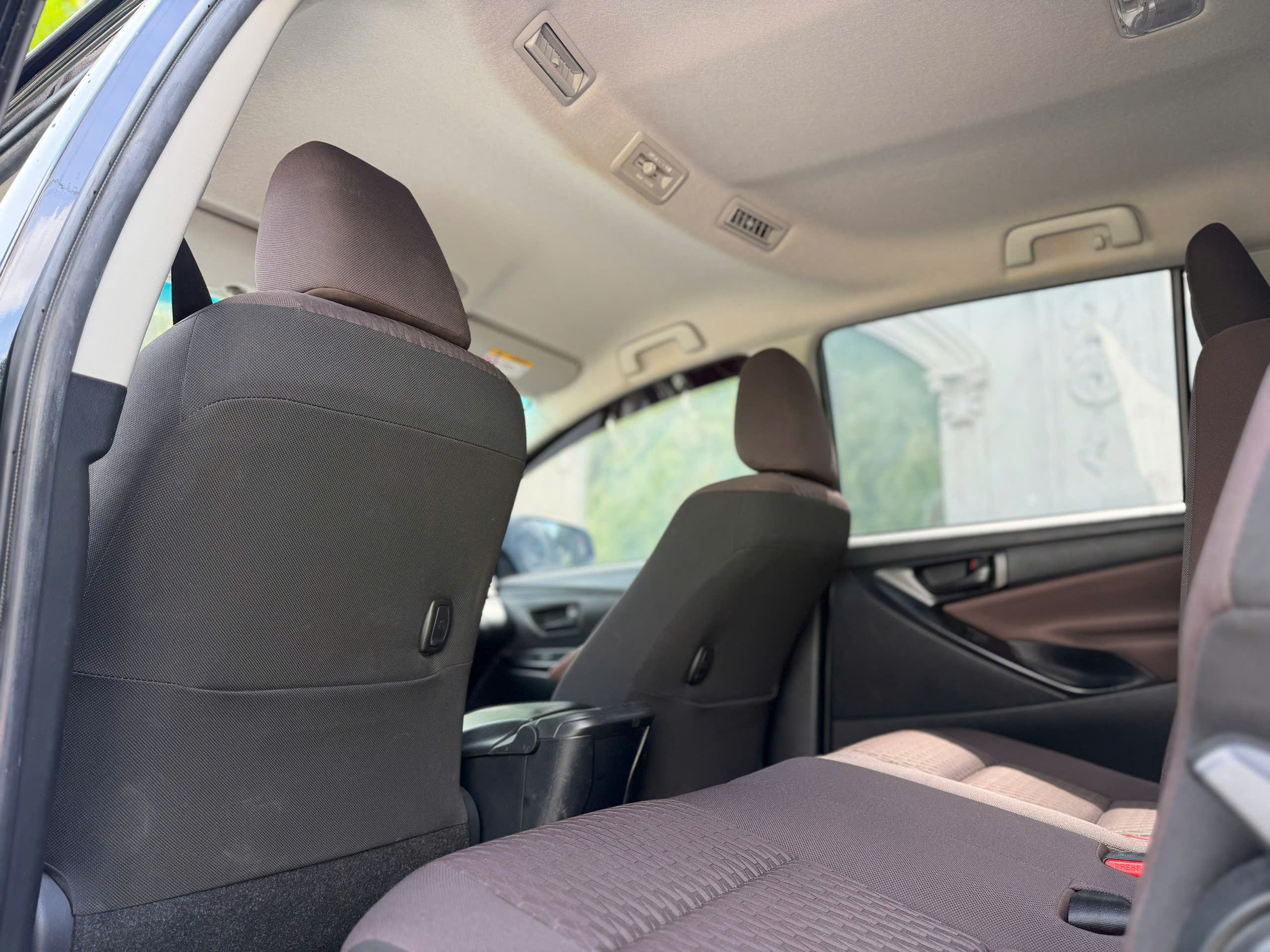 Bán Toyota Innova E 2.0 MT sản xuất 2022, màu đen, 499tr