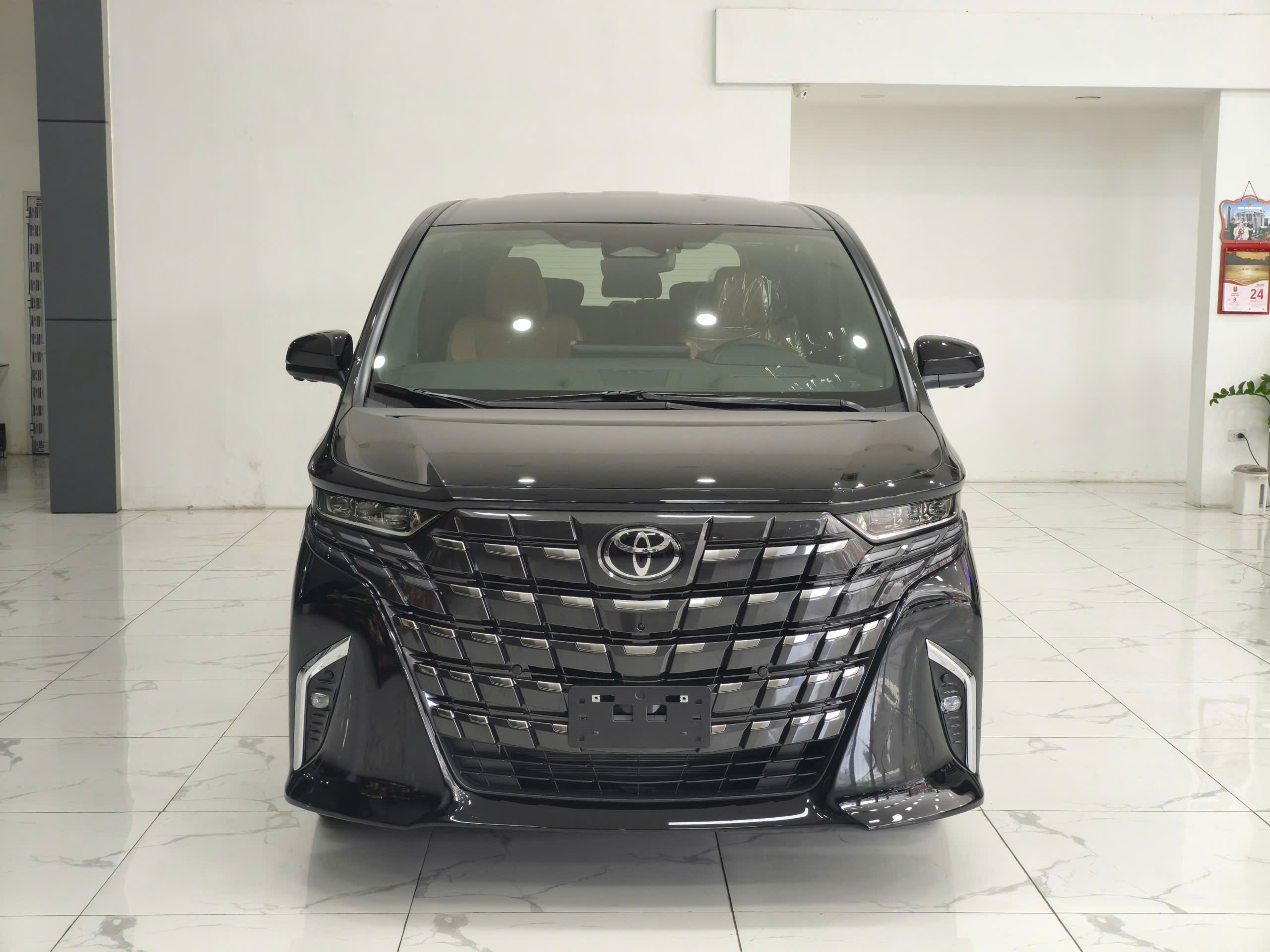 Alphard HEV M2026 Mới 100% . Xe có sẵn giao luôn