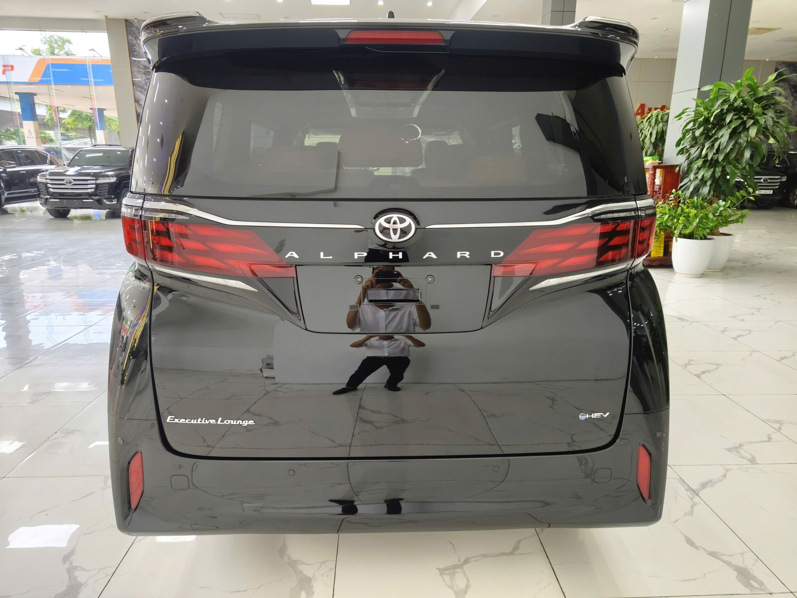 Alphard HEV M2026 Mới 100% . Xe có sẵn giao luôn