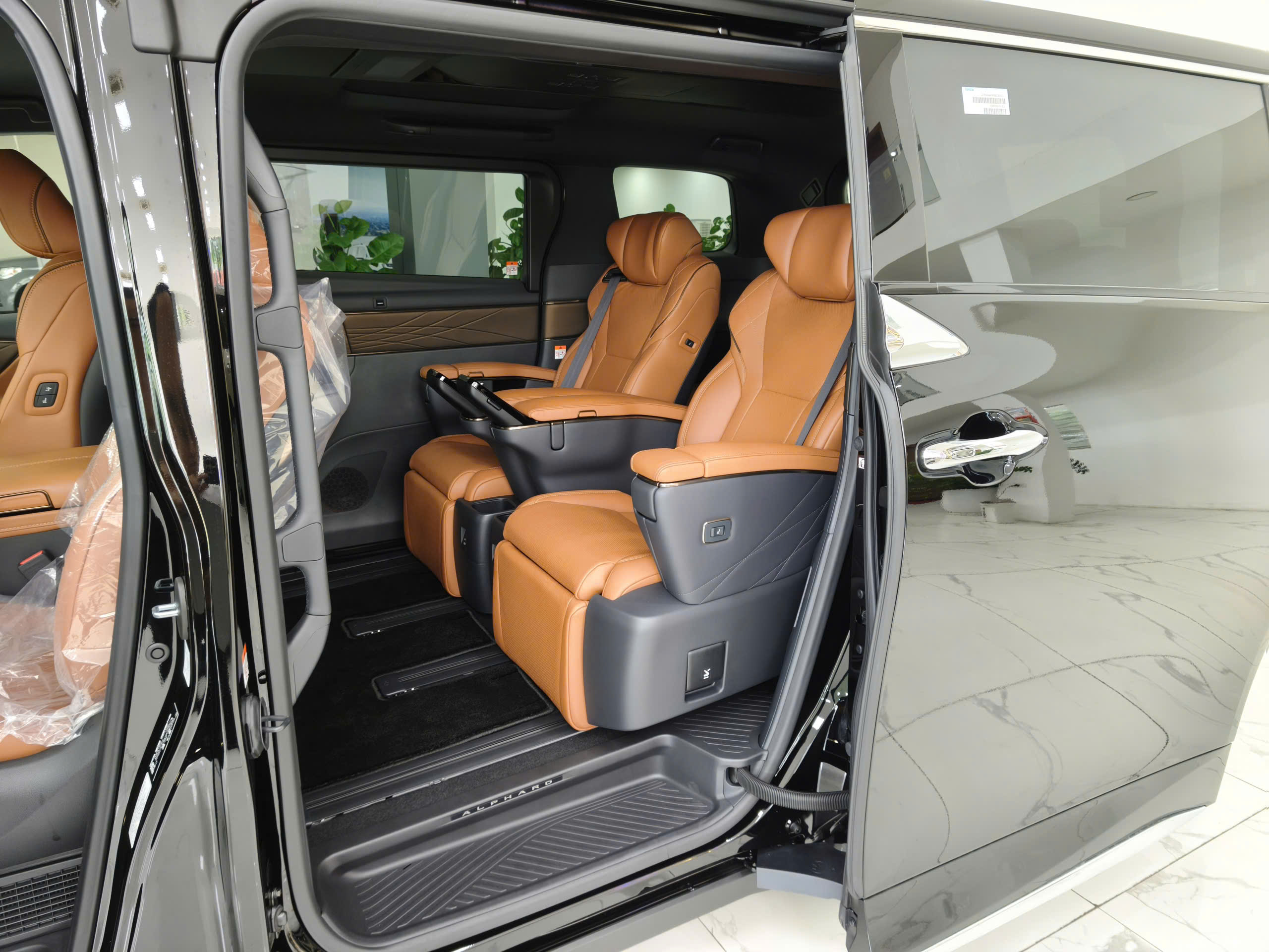 Alphard HEV M2026 Mới 100% . Xe có sẵn giao luôn