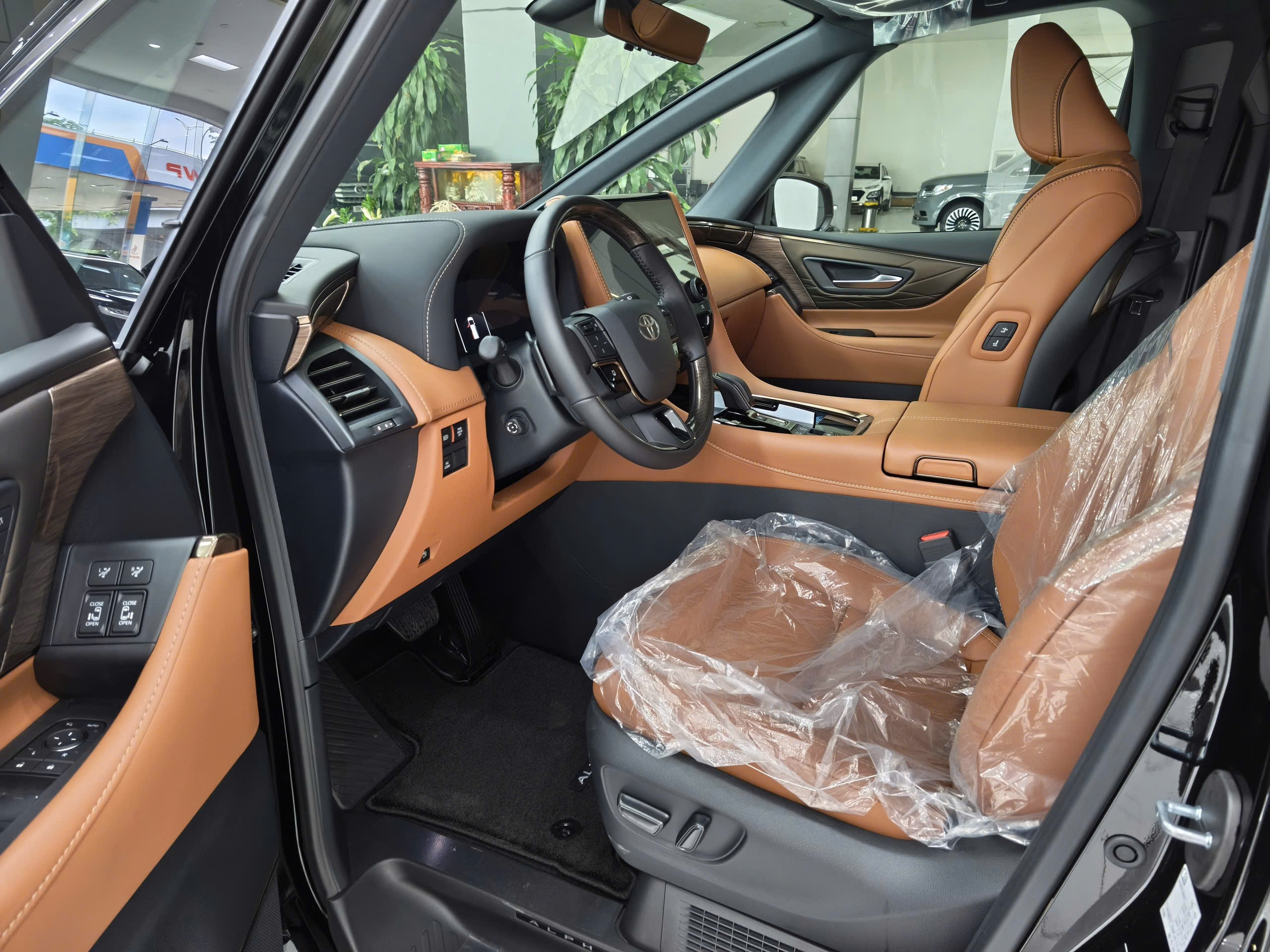 Alphard HEV M2026 Mới 100% . Xe có sẵn giao luôn