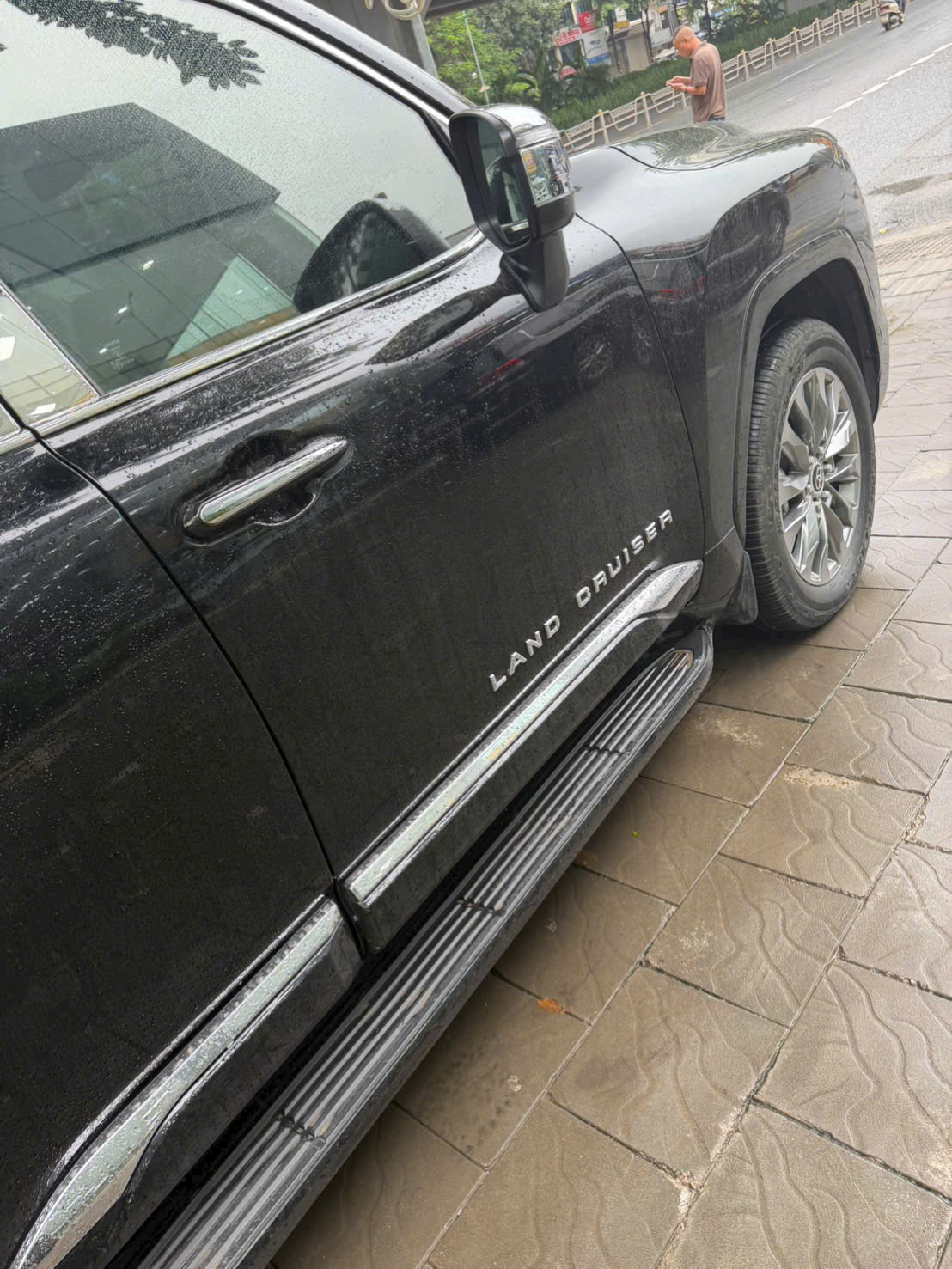 Bán xe LC300 Sản xuất năm 2024 xe đen nội thất kem, xe cá nhân chủ đi 31.000Km rất mới,