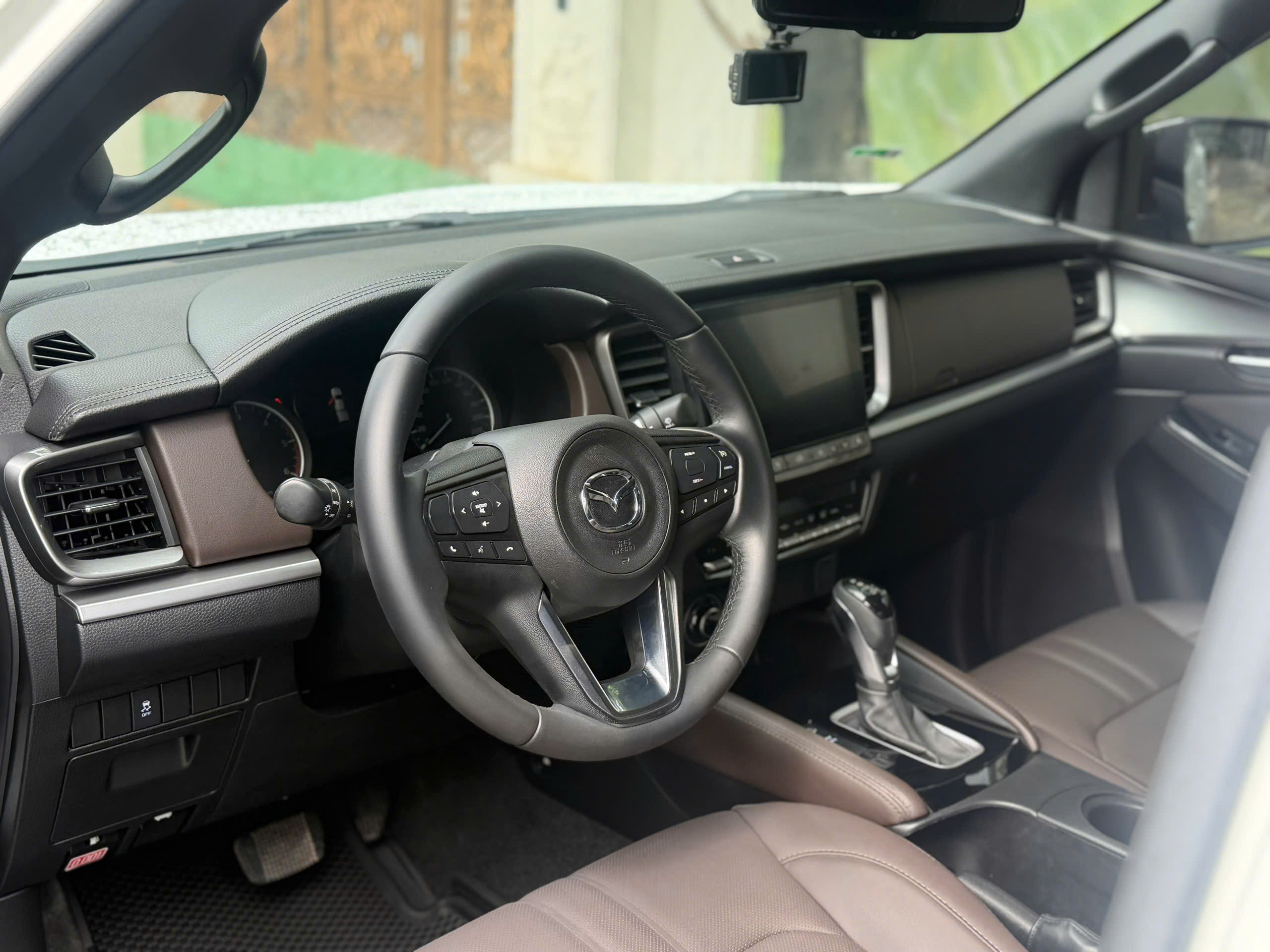 Cần bán xe Mazda Mazda BT 50 Premium 1.9L 4x4 AT sản xuất năm 2021, màu trắng, nhập khẩu giá cạnh tranh