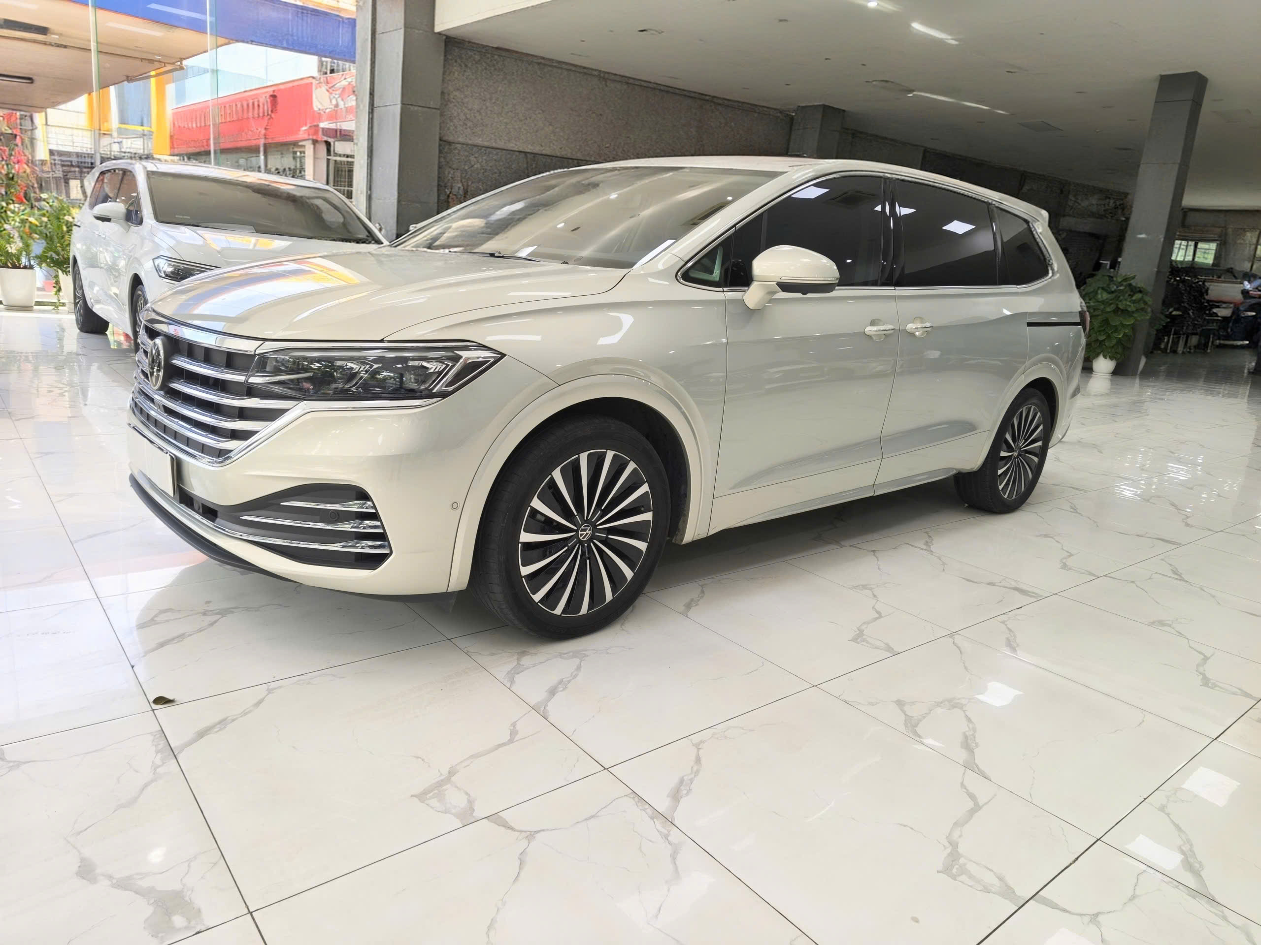 Bán xe Vilivolkswagen Viloran Luxury 2024 Xe Rất đẹp một chủ từ đầu. Sơn Zin cả xe