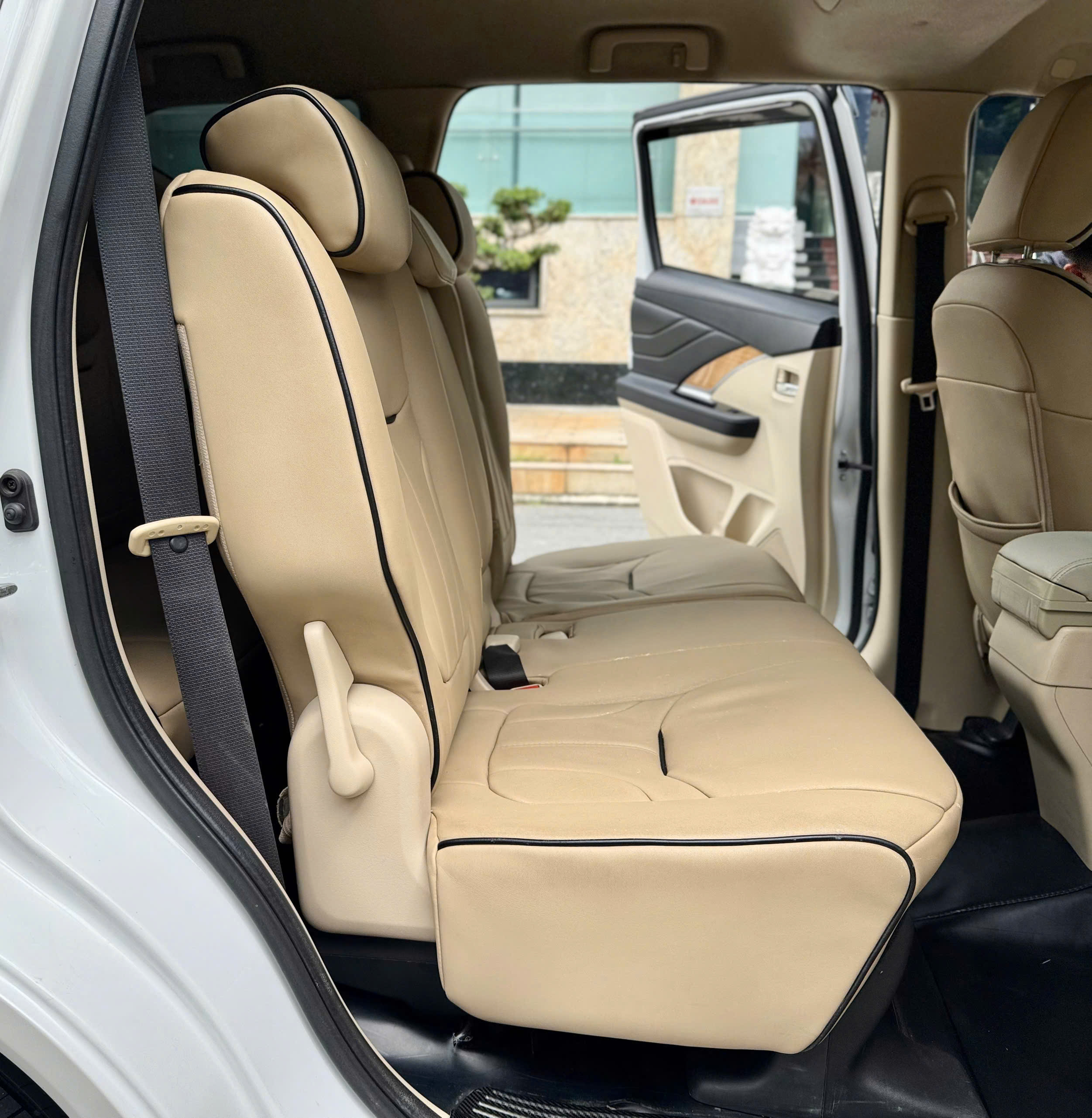 Bán xe Mitsubishi Xpander 1.5 AT sản xuất năm 2020, màu trắng, xe nhập, 370 triệu