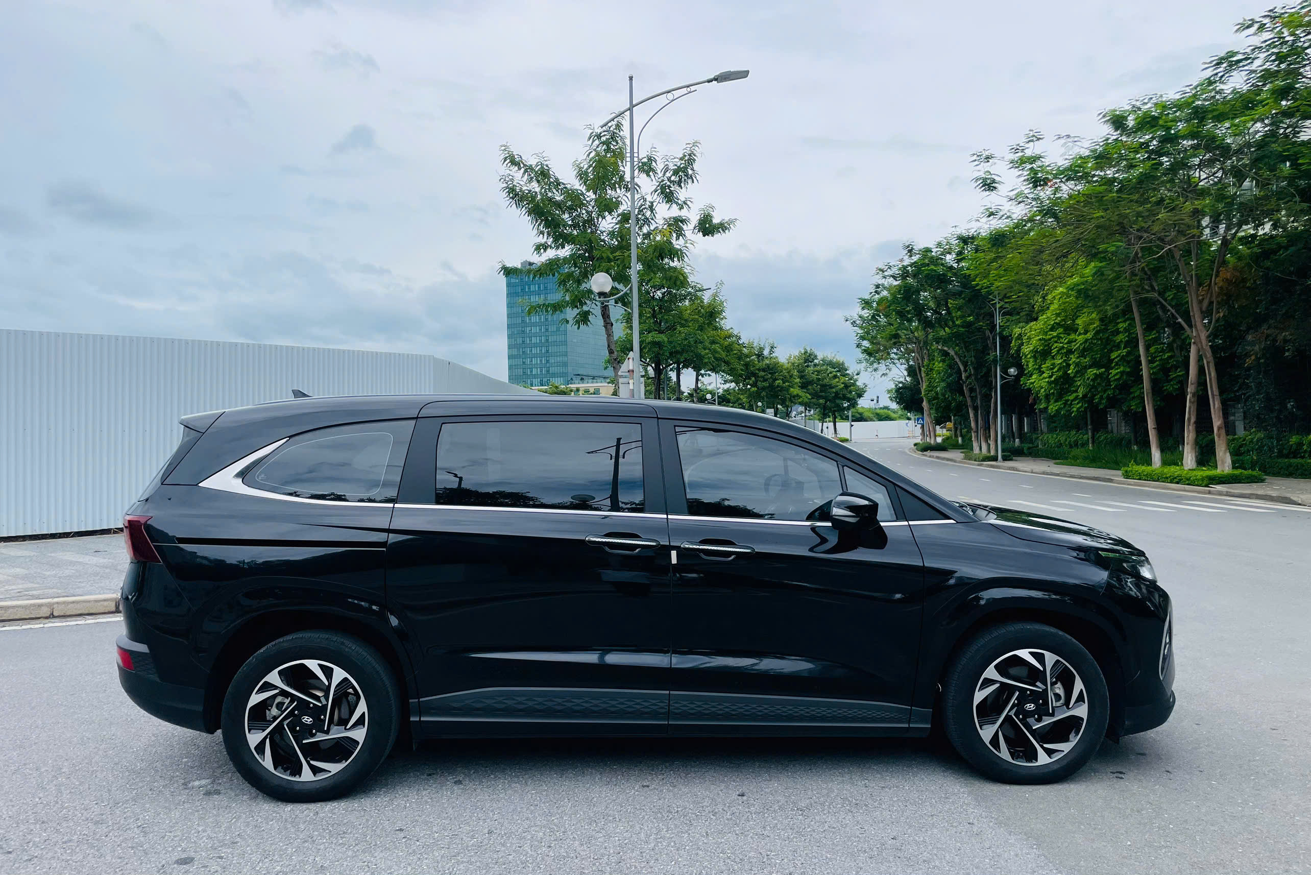 Hyundai CUSTIN 2.0T Premium sản xuất 2023 đ.ký 2024,chạy hơn 4v km
