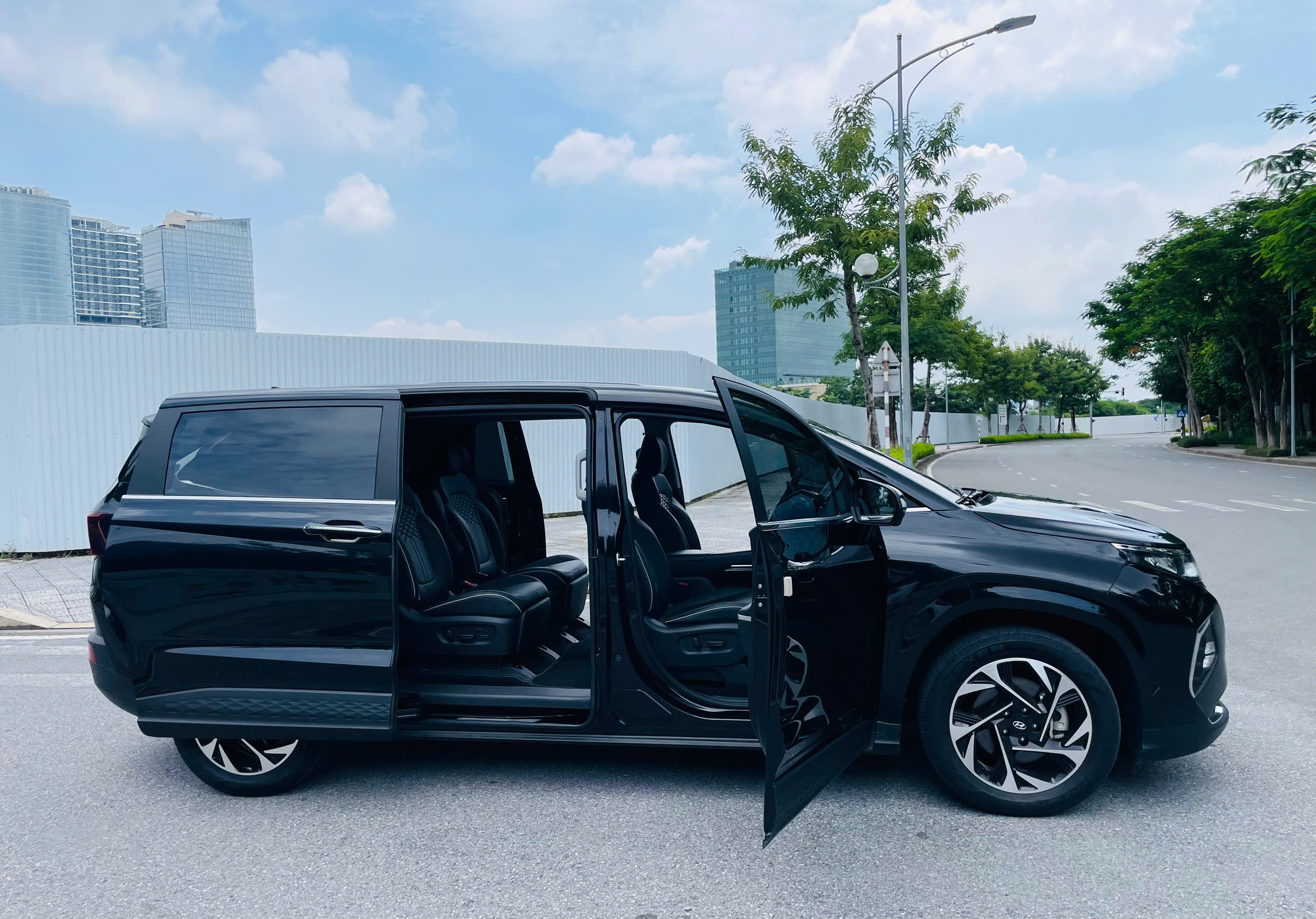 Hyundai CUSTIN 2.0T Premium sản xuất 2023 đ.ký 2024,chạy hơn 4v km