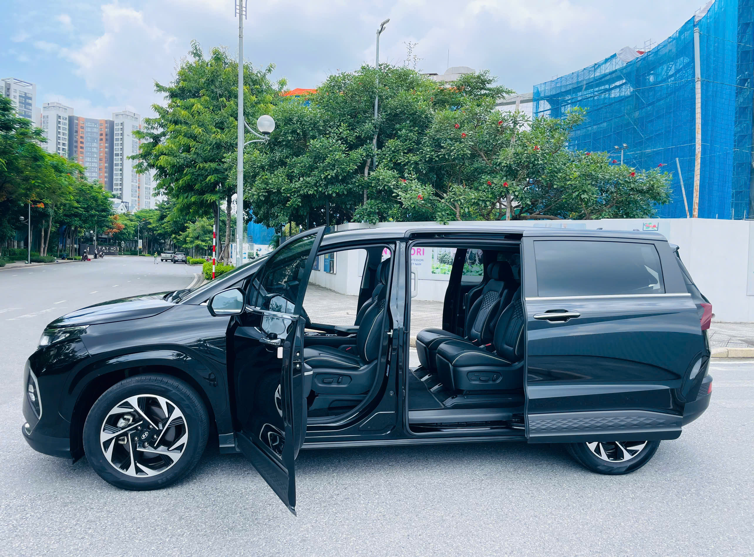 Hyundai CUSTIN 2.0T Premium sản xuất 2023 đ.ký 2024,chạy hơn 4v km