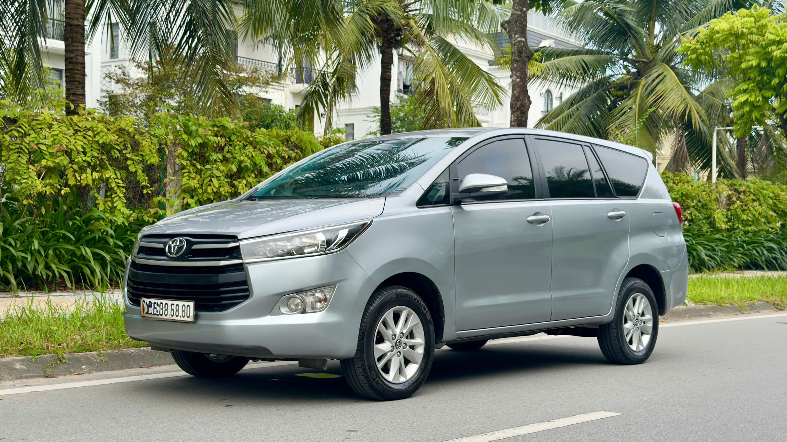 Cần bán Innova 2.0E MT